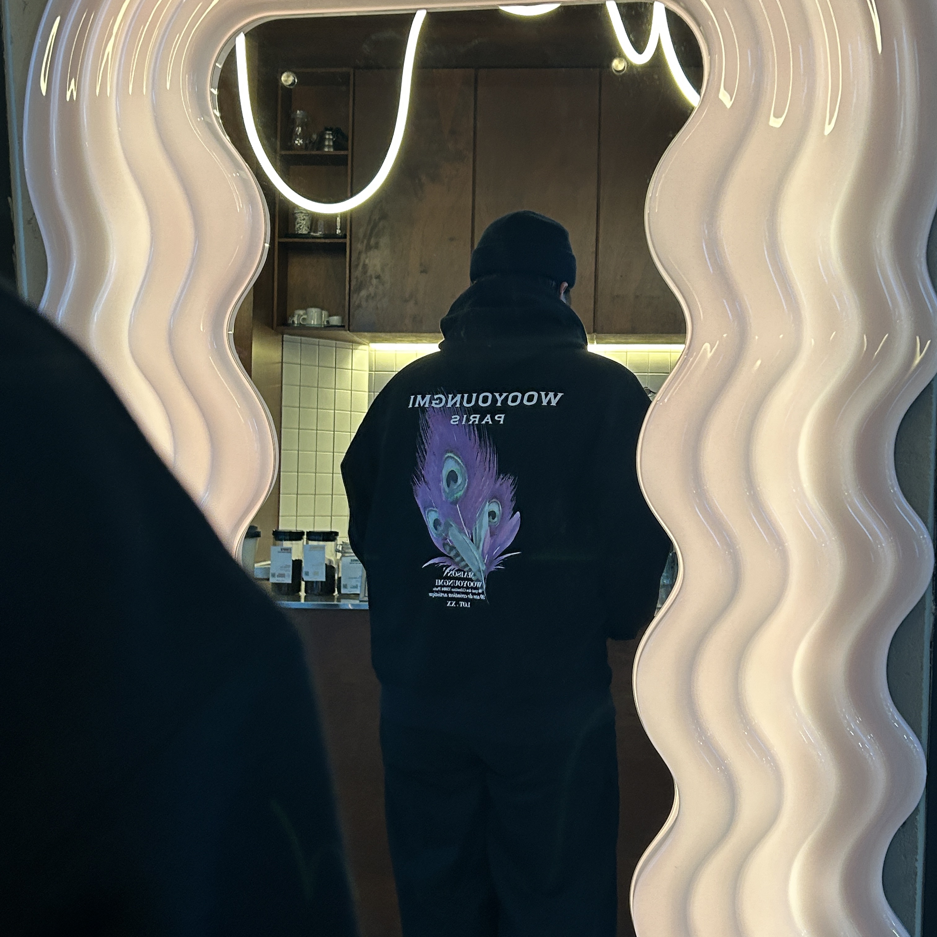 Wooyoungmi Feather Back Logo Hooded Sweatshirt Black - 23SS, Acne Studios Large Face Logo Beanie Navy 착용 스타일 - 3