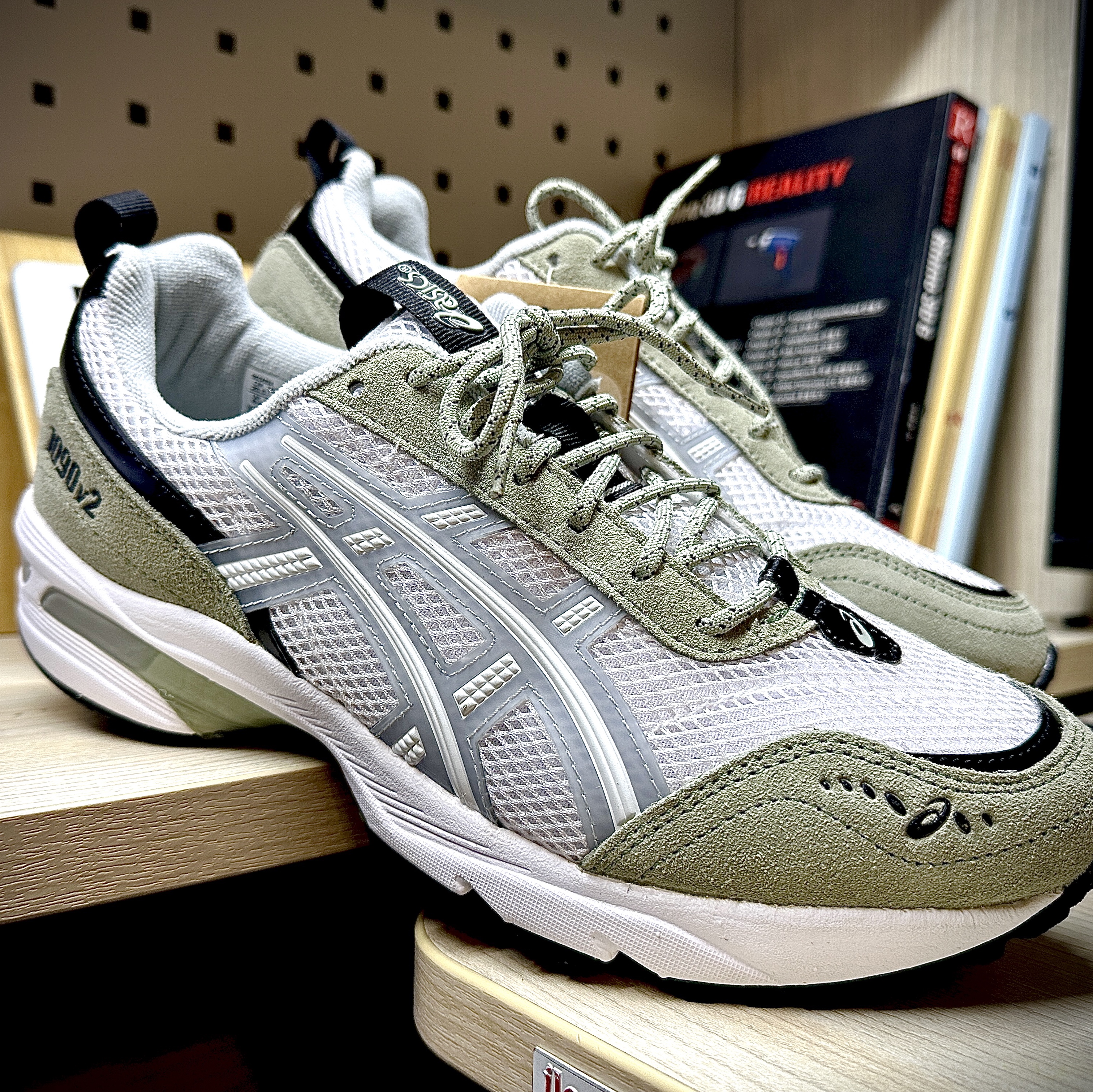 Asics Gel-1090 V2 White Mid Grey, Asics x I4P Gel-1130 Glacier Grey Mink 착용 스타일 - 1