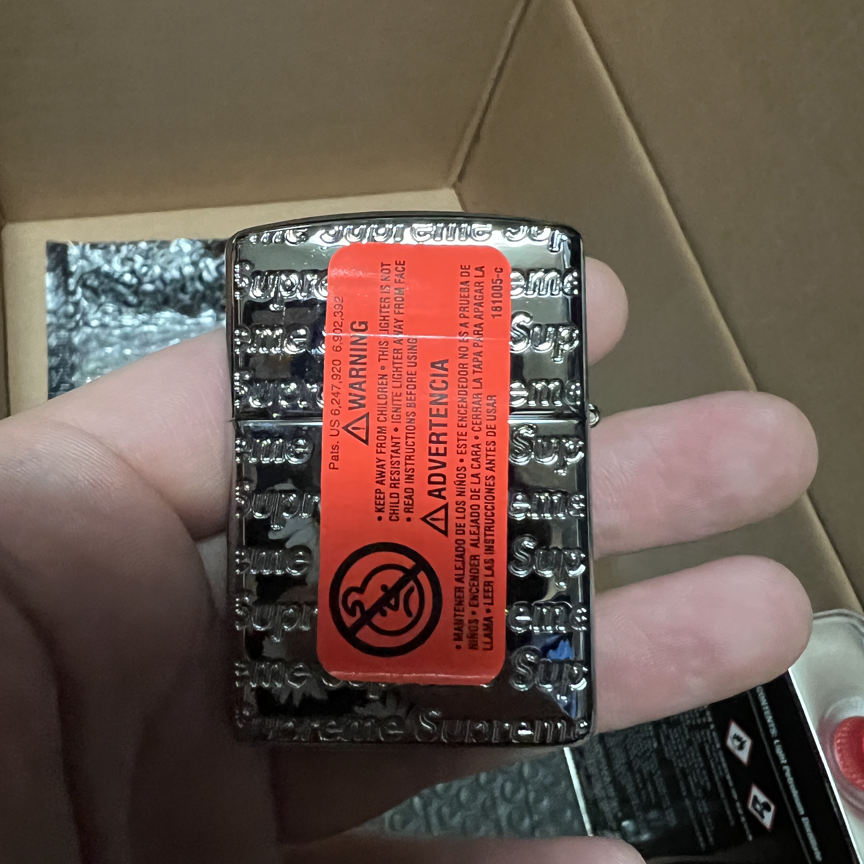 Supreme Repeat Engraved Zippo Silver - 22FW 착용 스타일 - 3