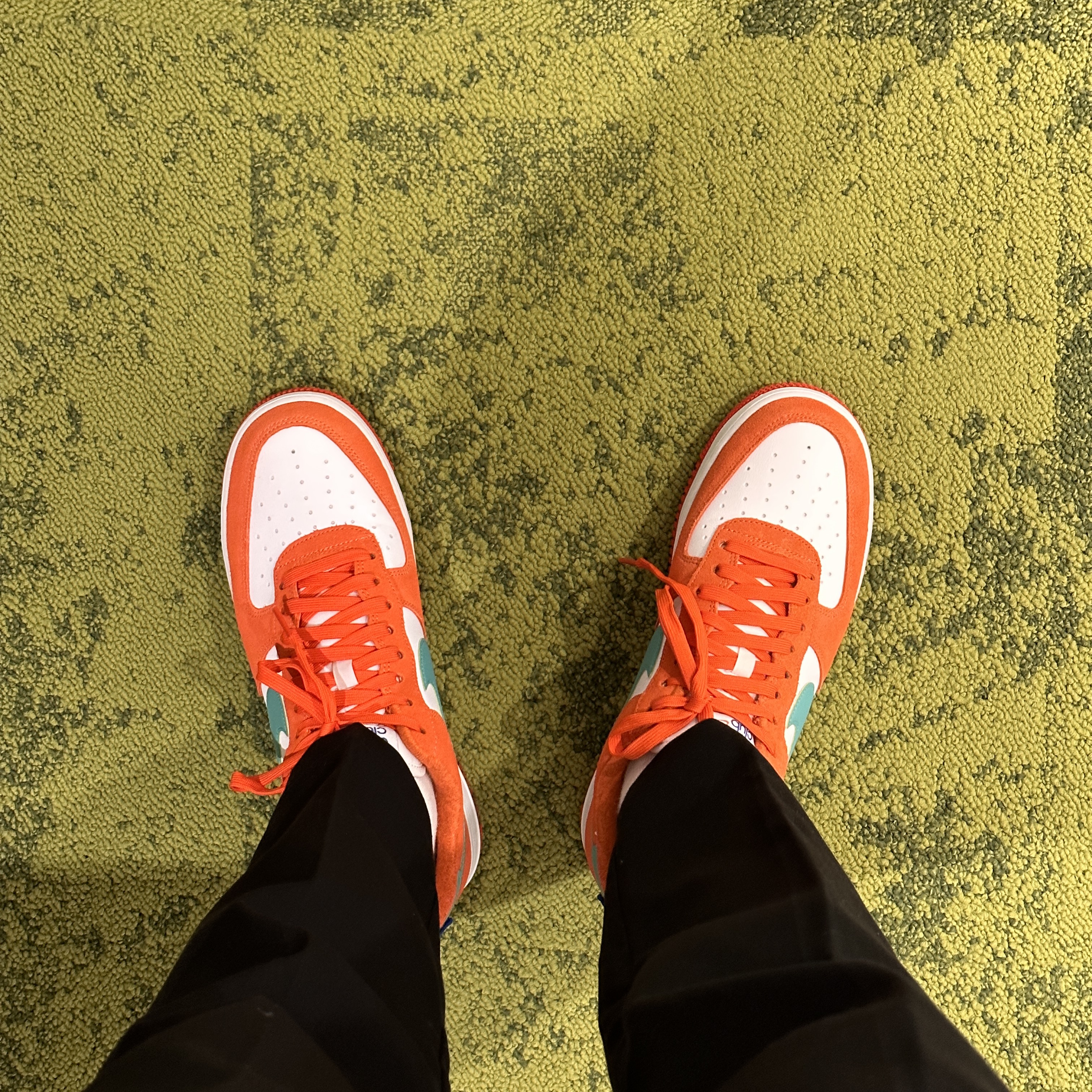 Nike Air Force 1 '07 LV8 Athletic Club Rush Orange Washed Teal, Nike Air Force 1 '07 Black White 착용 스타일 - 3