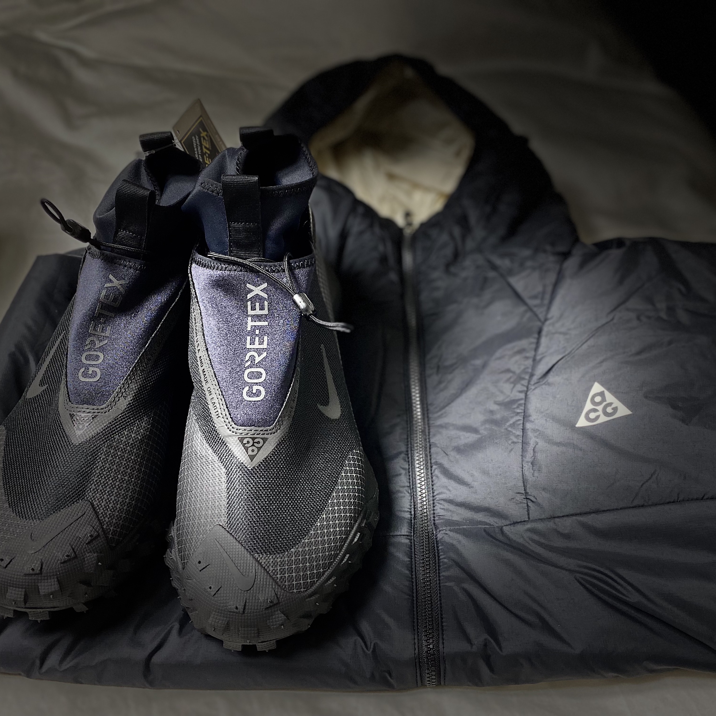 Nike ACG Mountain Fly Gore-Tex Black and Dark Grey, Nike ACG Therma-Fit ADV Rope De Dope Jacket Black - Asia 착용 스타일 - 1