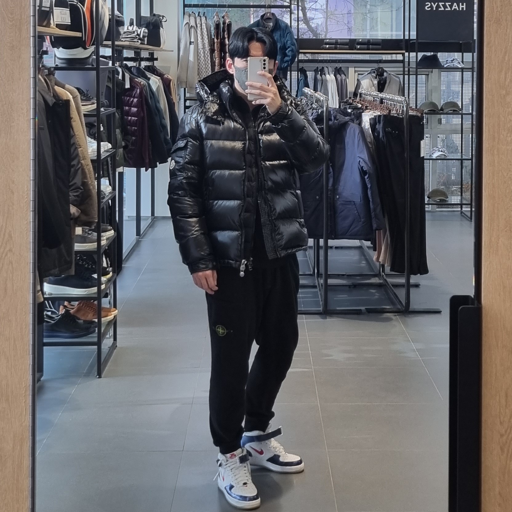 Nike Air Force 1 Mid QS University Red and Midnight Navy, Moncler Maya Short Down Jacket Black - 22FW 착용 스타일