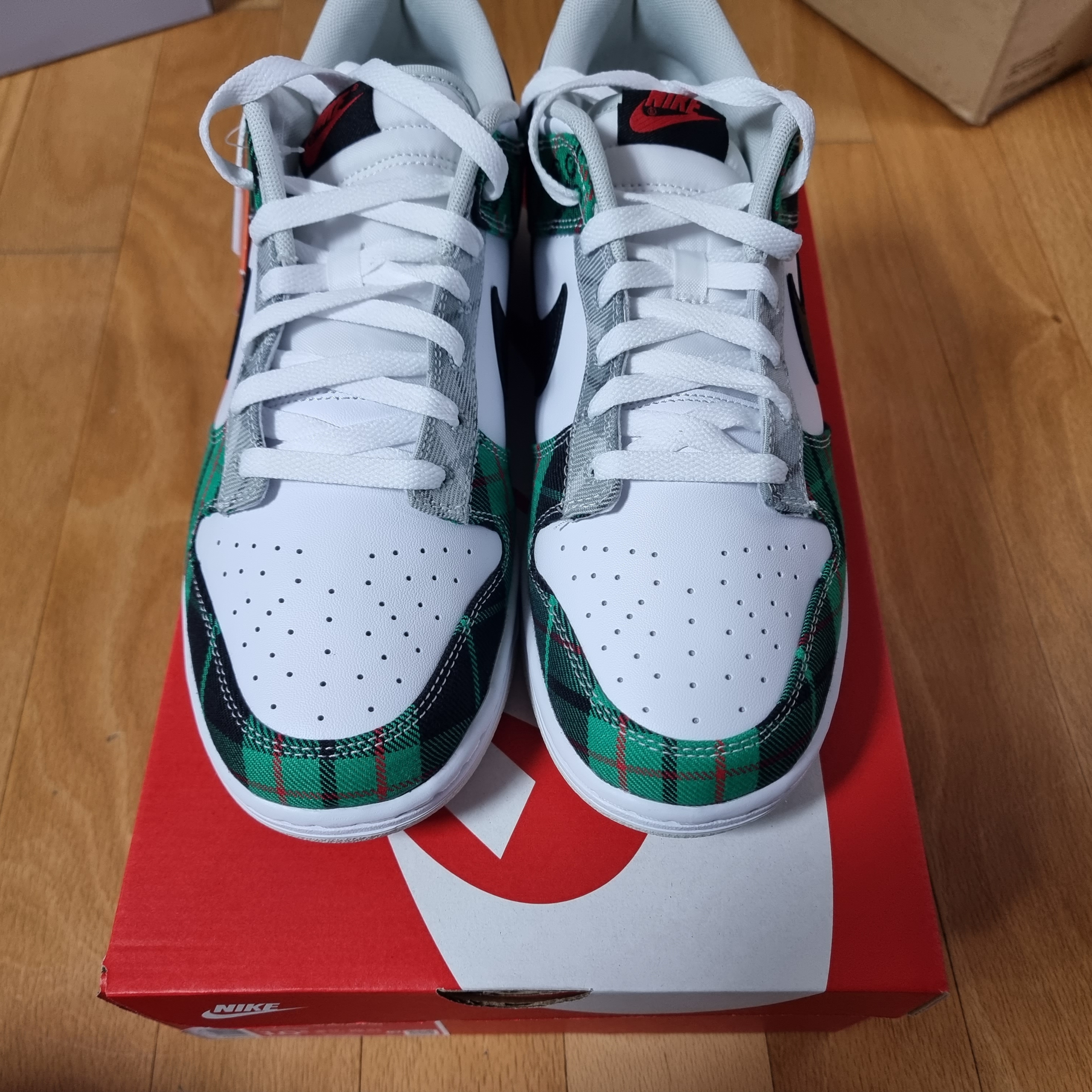 Nike Dunk Low Retro PRM White and Black 착용 스타일 - 1
