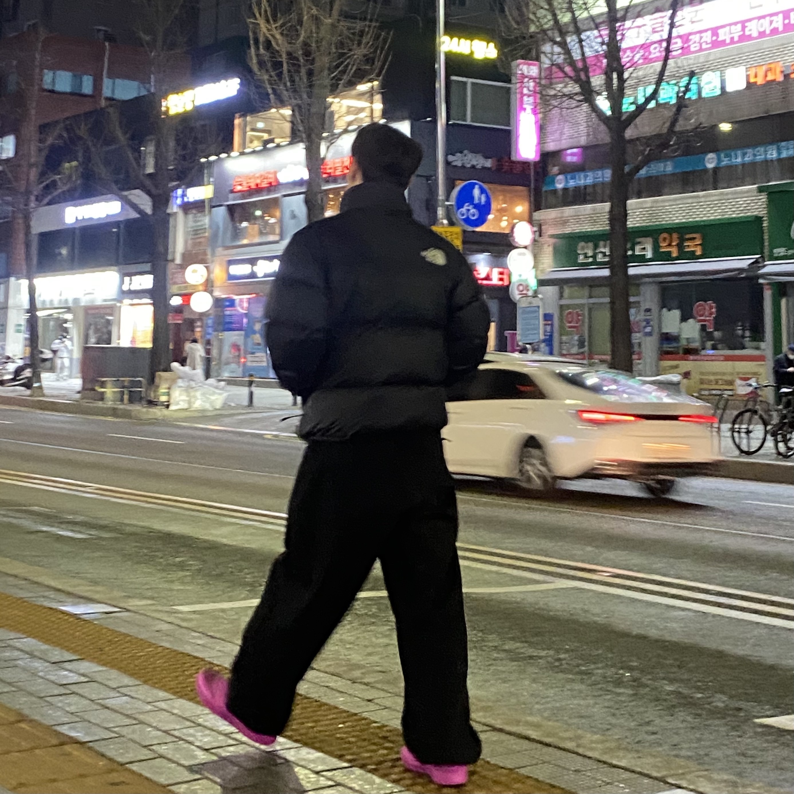 Nike x Ambush Dunk High Cosmic Fuchsia 착용 스타일 - 3