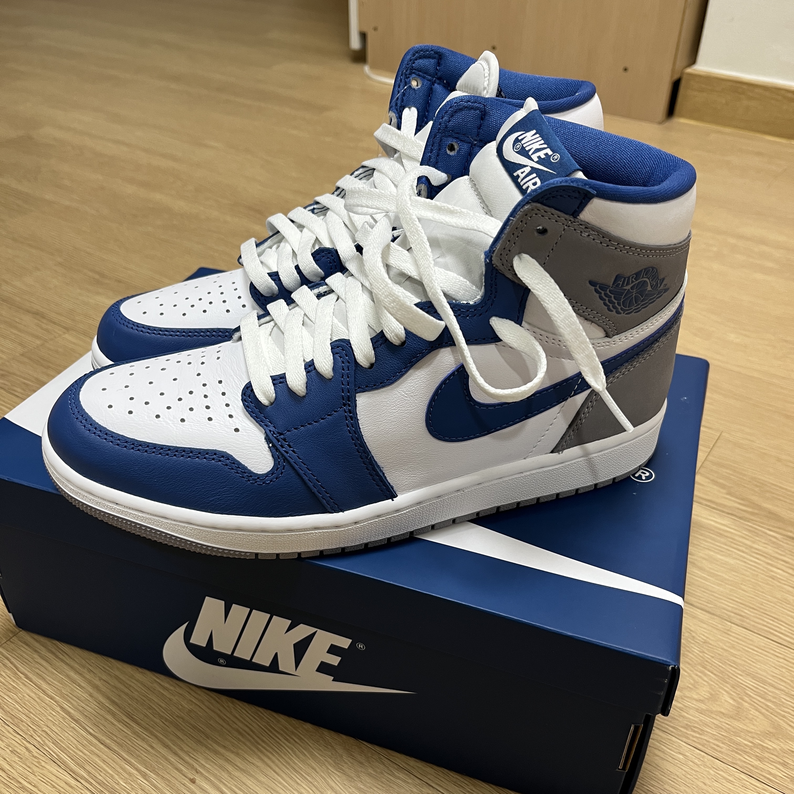 Jordan 1 Retro High OG True Blue 착용 스타일 - 1