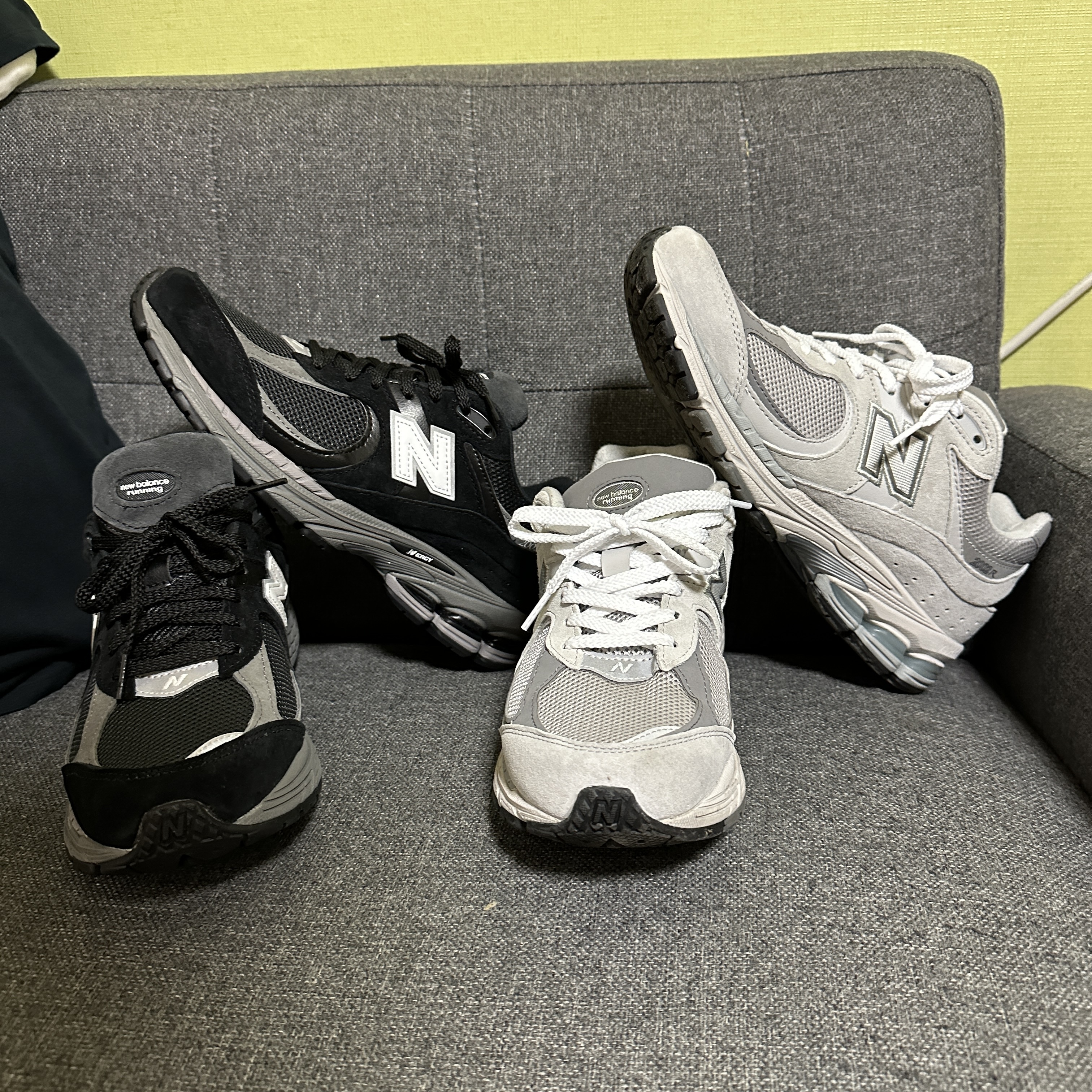 New Balance 2002R Grey, New Balance 2002R Black Dark Grey - JD Sports Exclusive 착용 스타일 - 2
