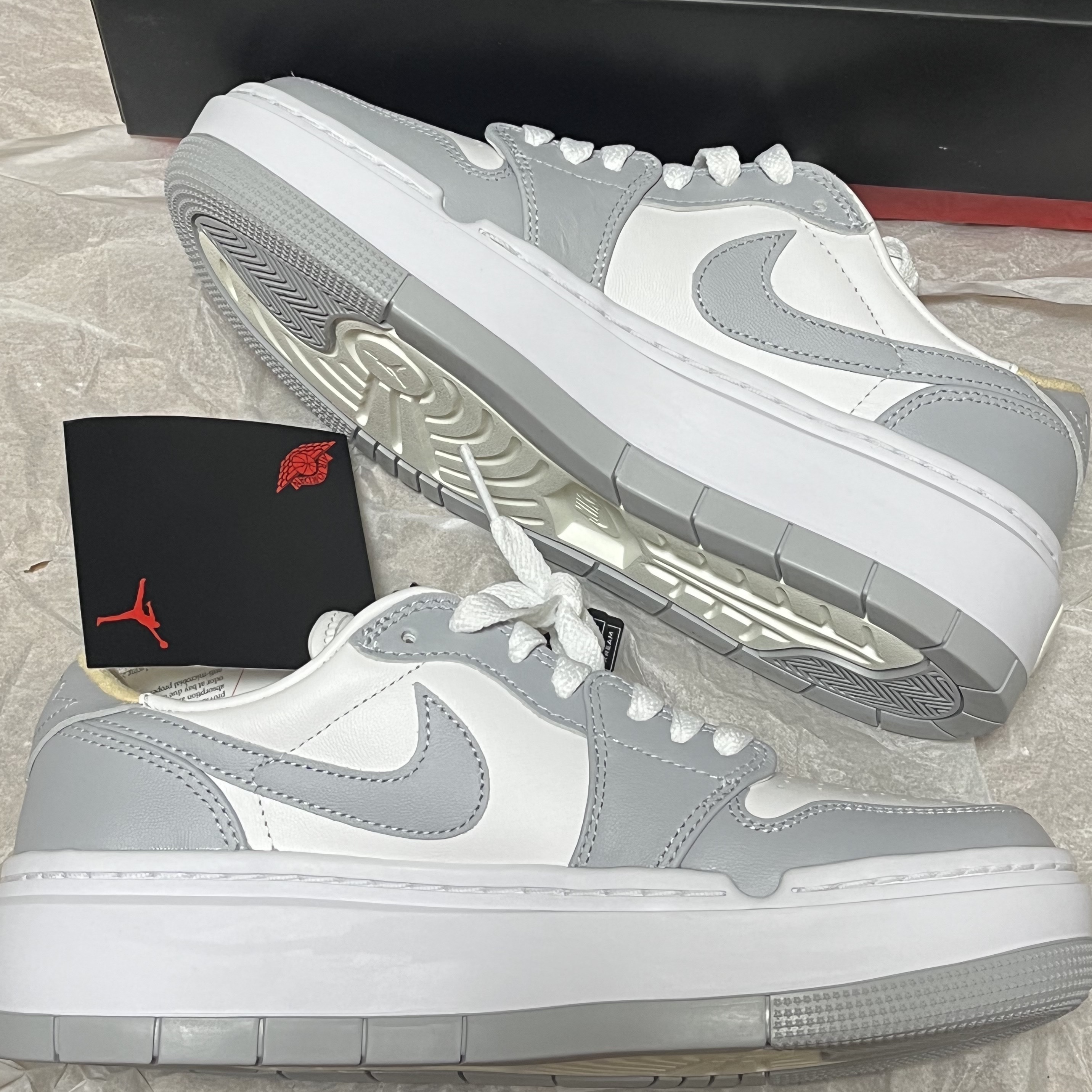(W) Jordan 1 Elevate Low White and Wolf Grey 착용 스타일