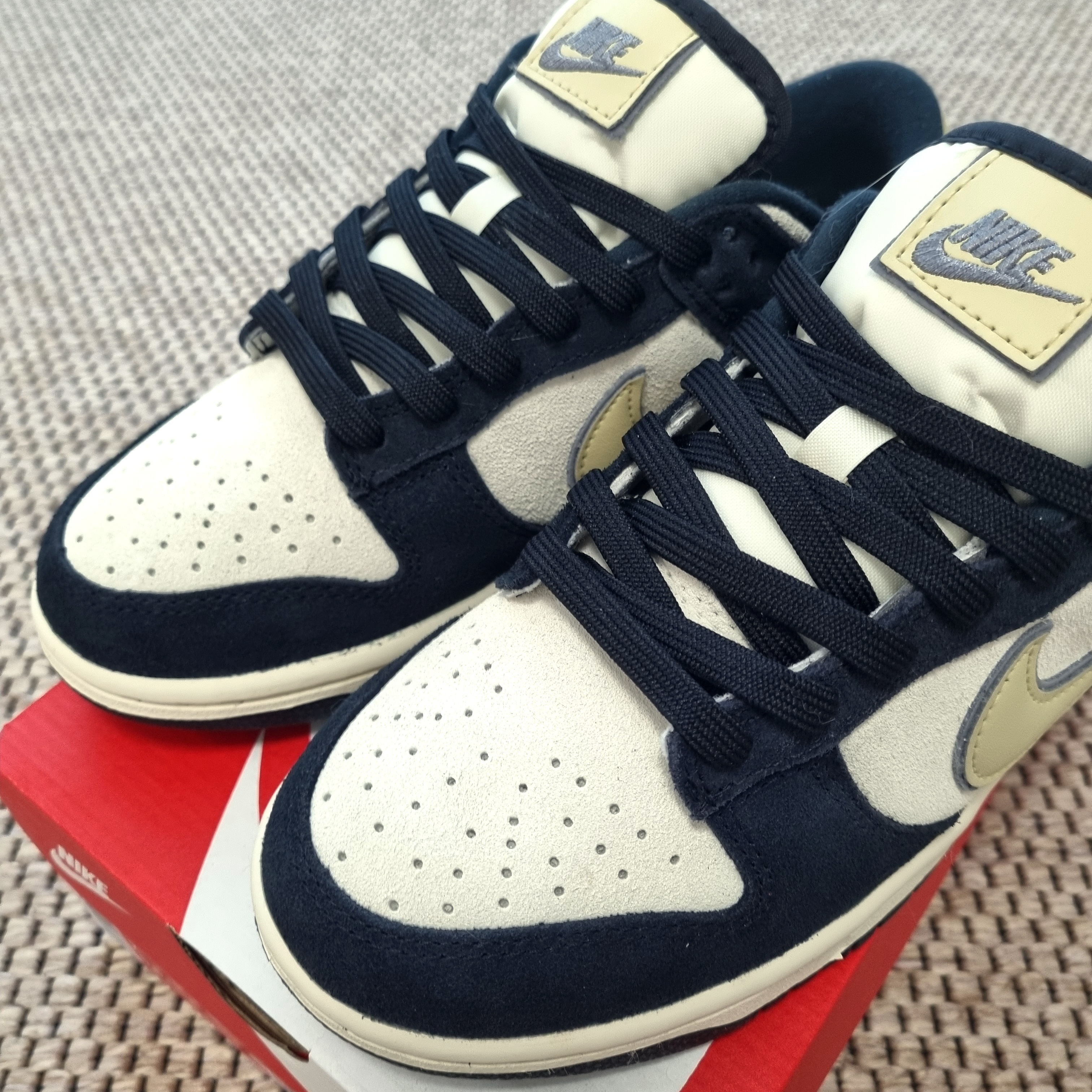 (W) Nike Dunk Low LX Black Suede 착용 스타일 - 2