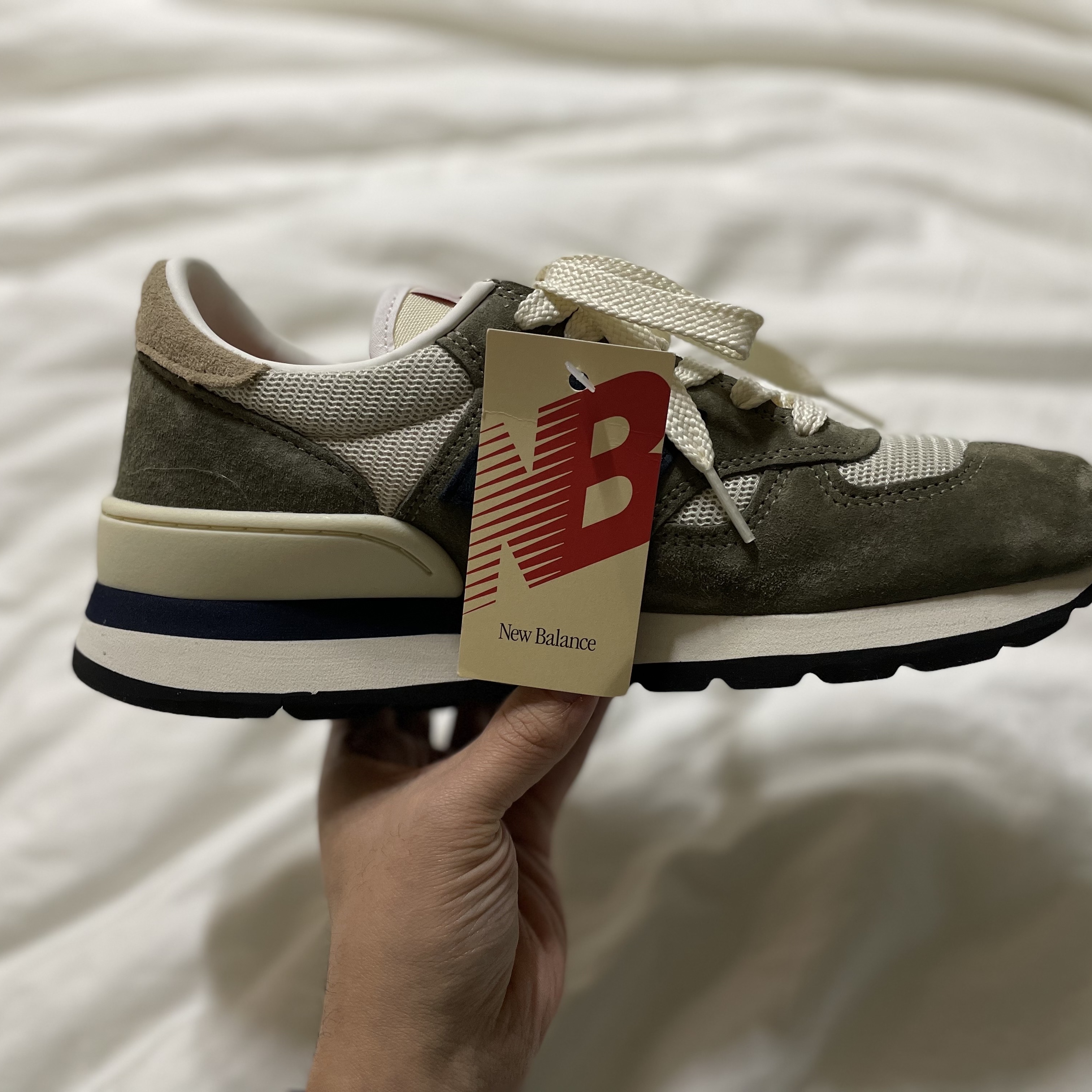New Balance 990v1 Made in USA Olive 착용 스타일 - 3