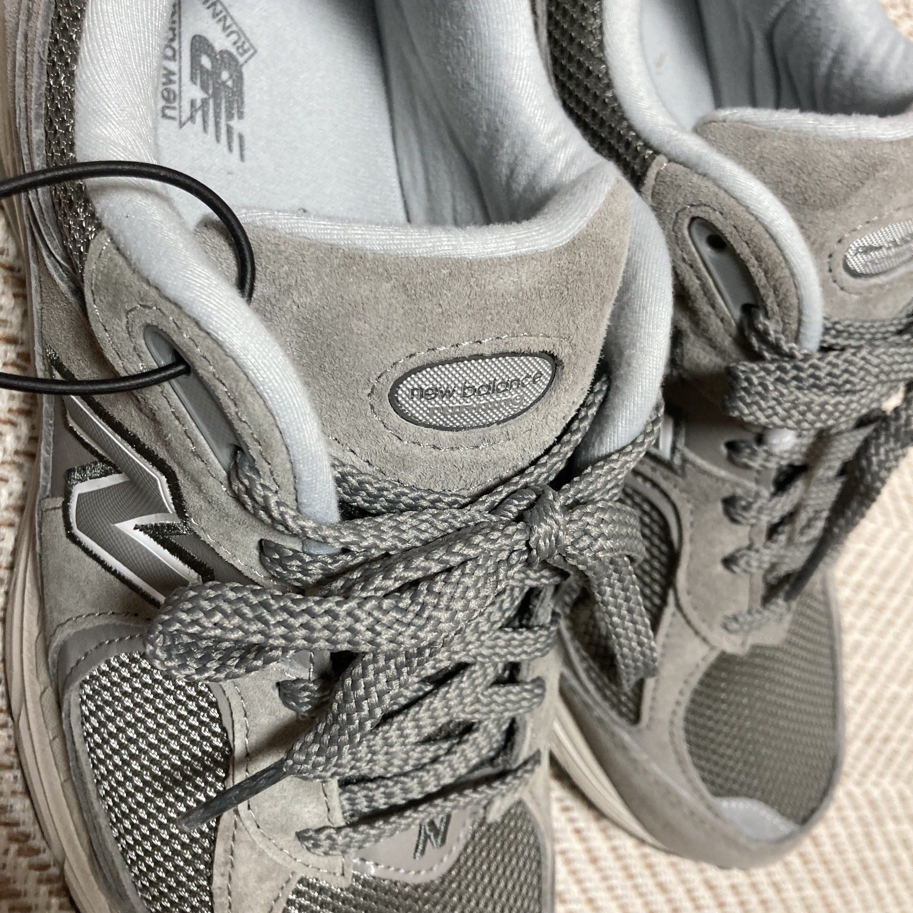 New Balance 2002R Grey 착용 스타일