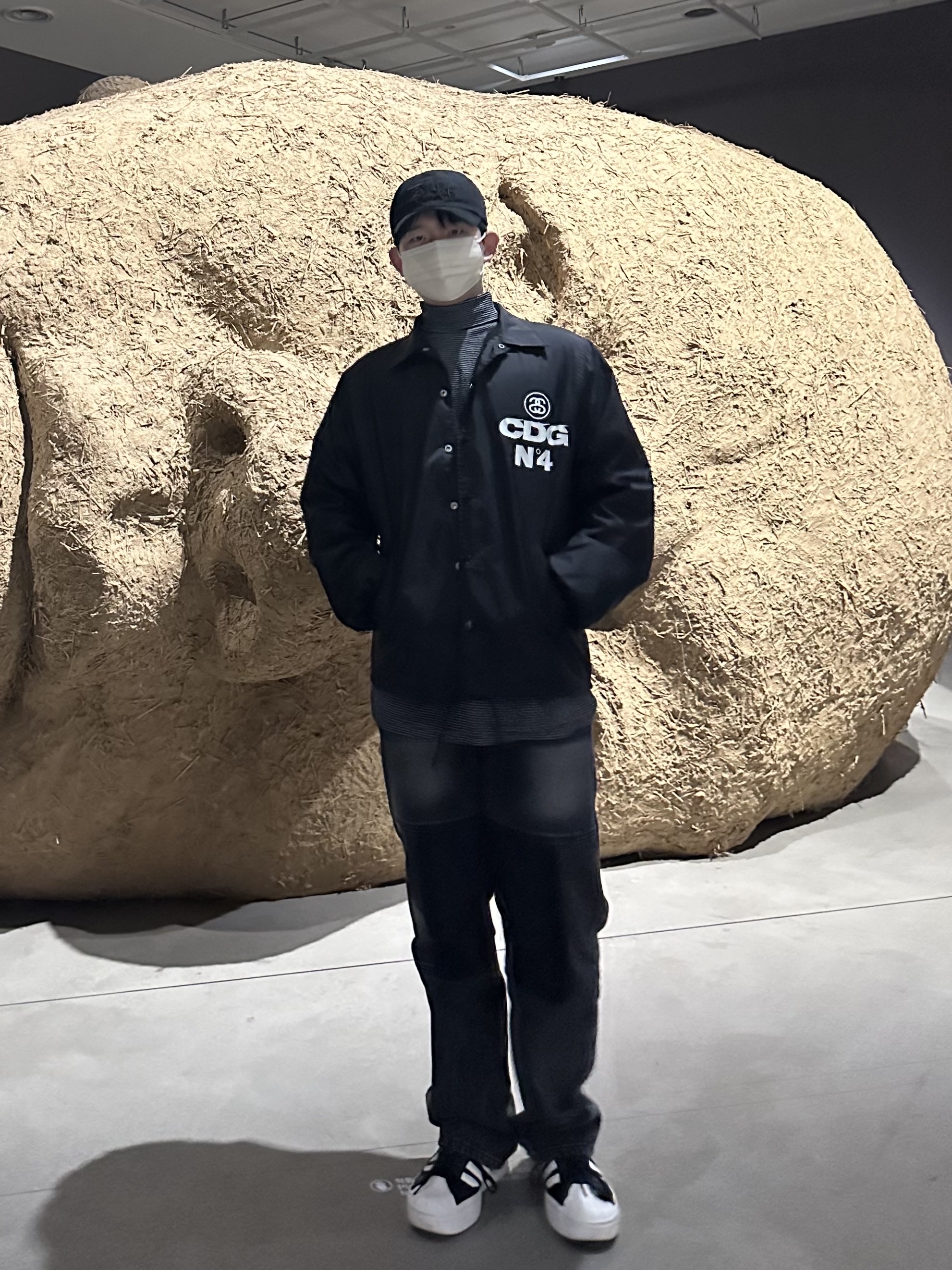Y-3 Yohji Star Black White, CDG x Stussy Coach Jacket Black 착용 스타일
