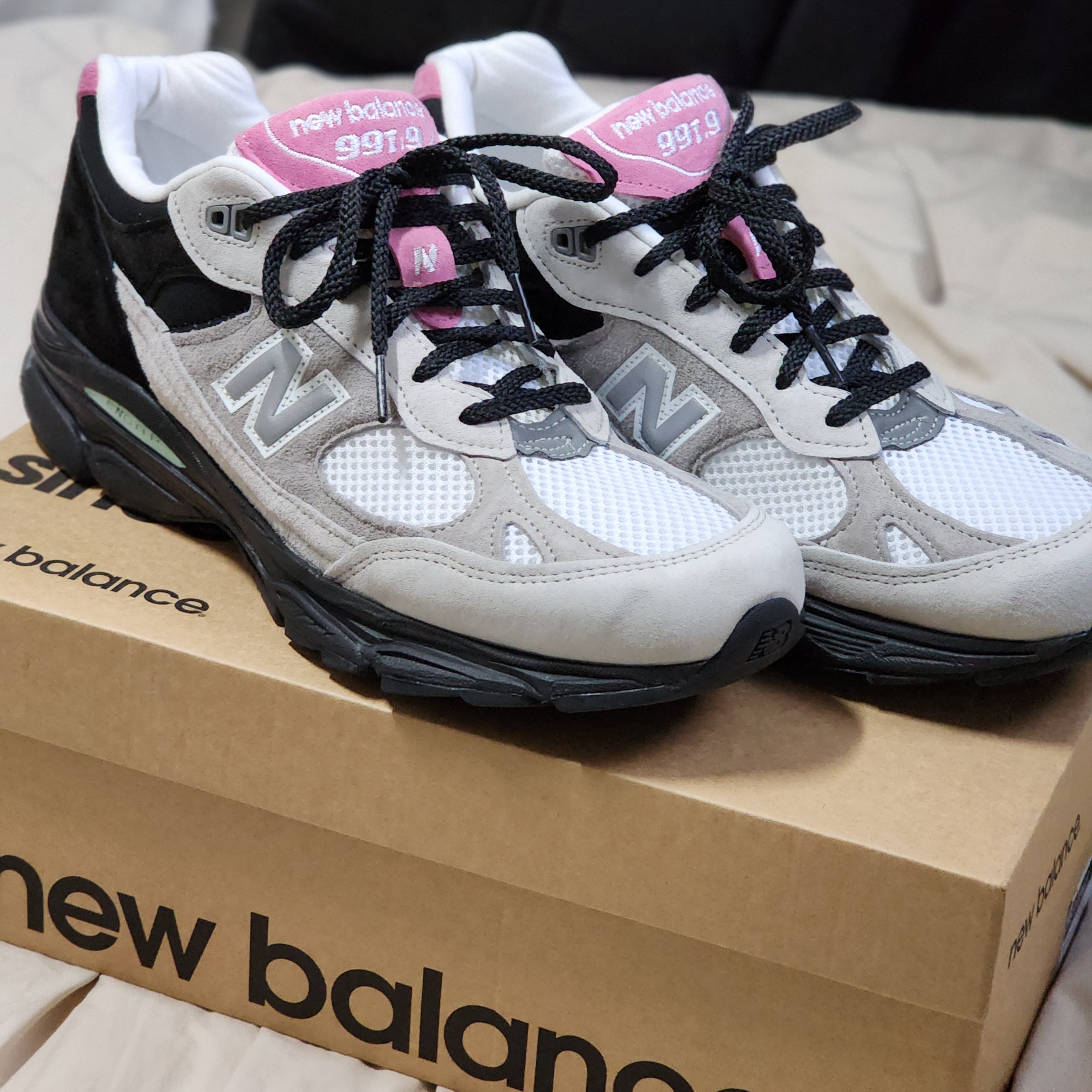 New Balance 991.9 Made in UK Grey Pink 착용 스타일