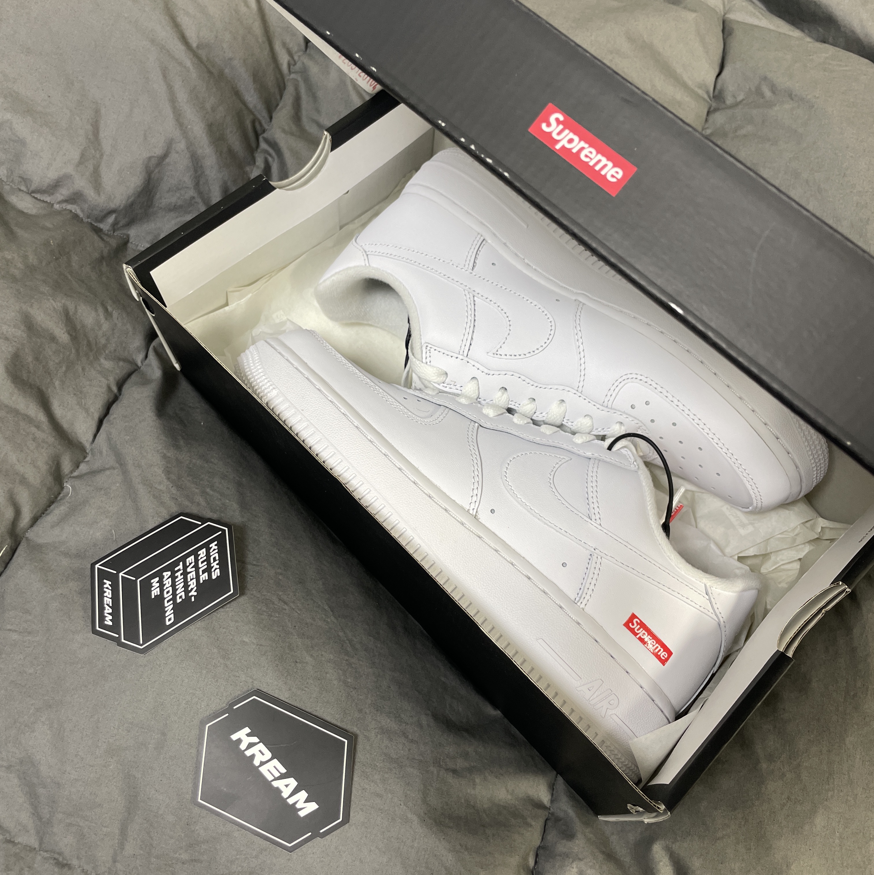 Nike x Supreme Air Force 1 Low White 착용 스타일