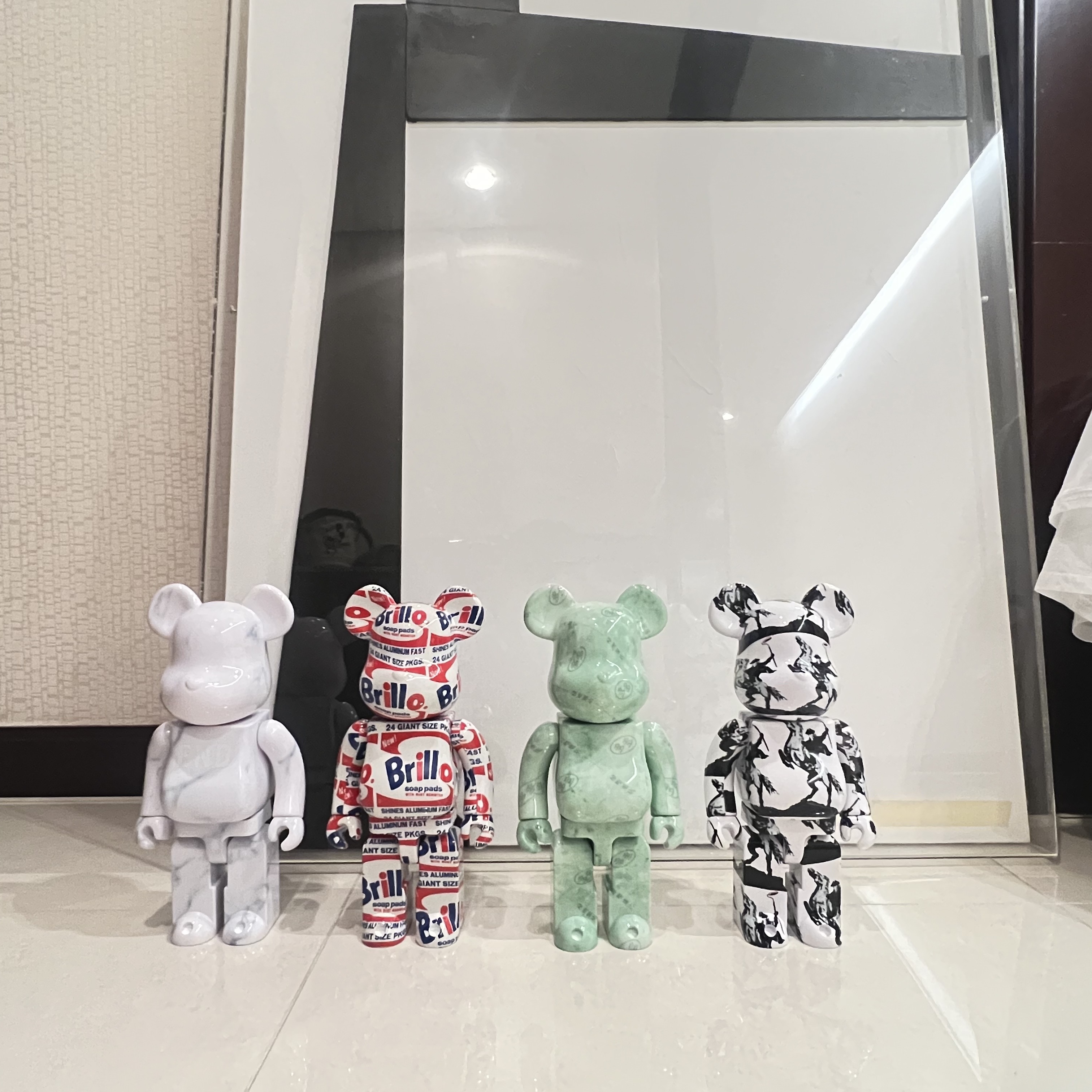 Bearbrick Andy Warhol Brillo 100% & 400% Set 착용 스타일 - 2