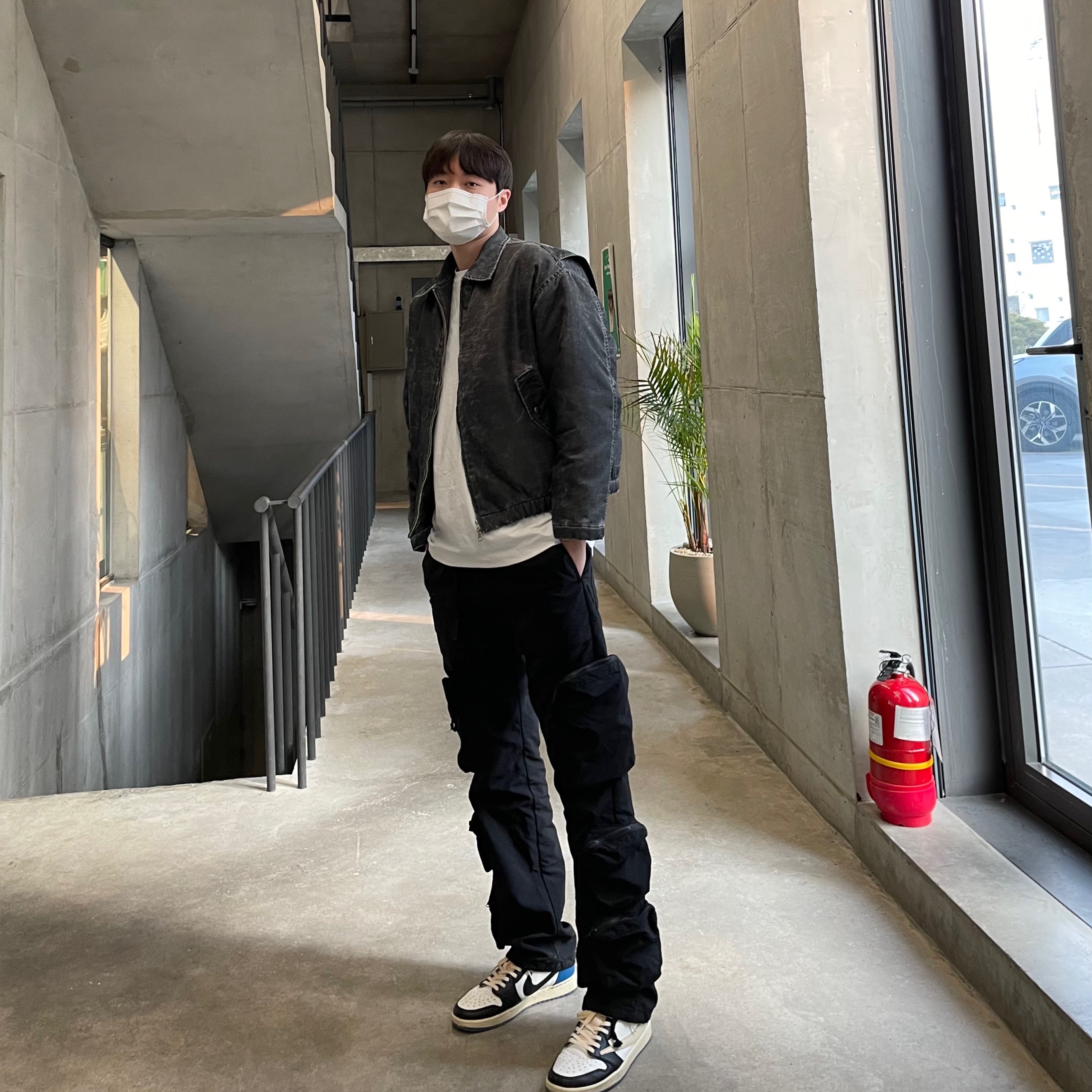 Jordan 1 x Travis Scott x Fragment Retro Low OG SP Military Blue 착용 스타일 - 2