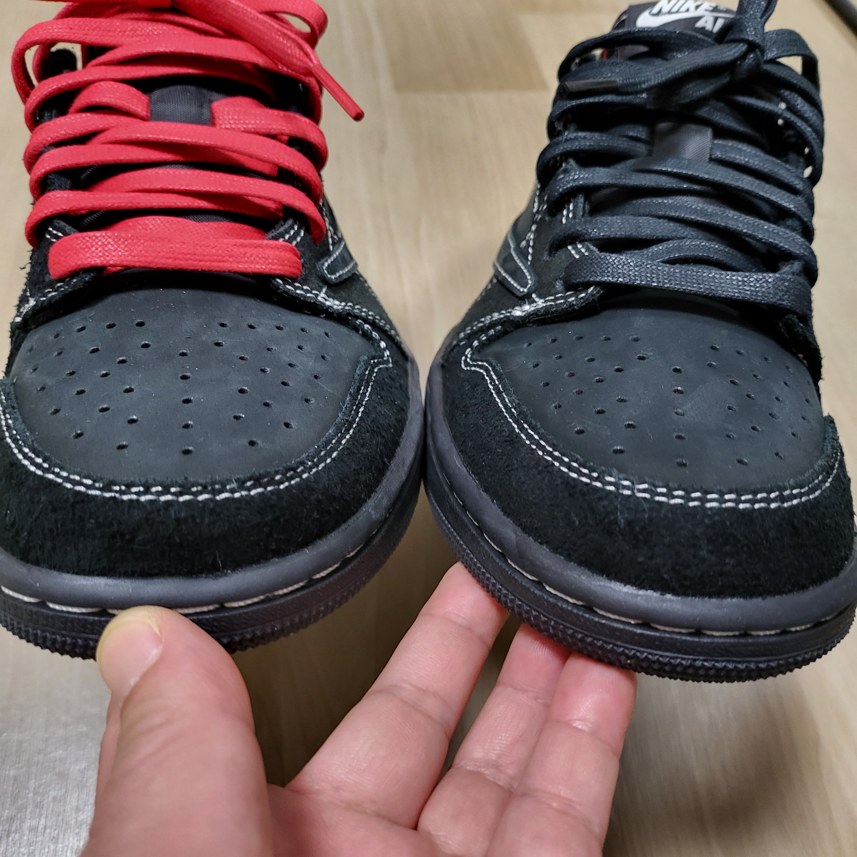 Jordan 1 x Travis Scott Retro Low OG SP Black Phantom 착용 스타일 - 1