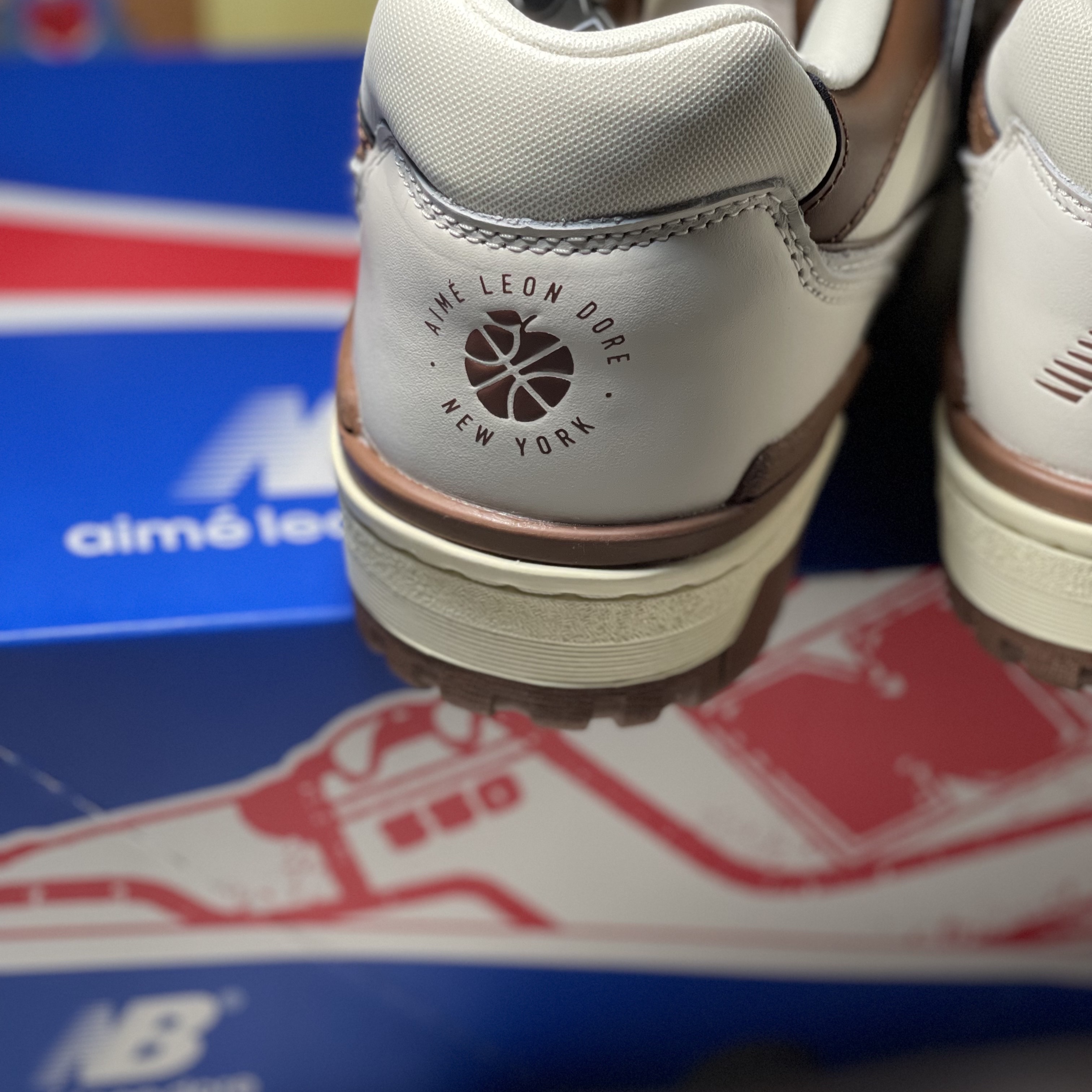 New Balance x Aime Leon Dore 550 Brown 착용 스타일 - 2