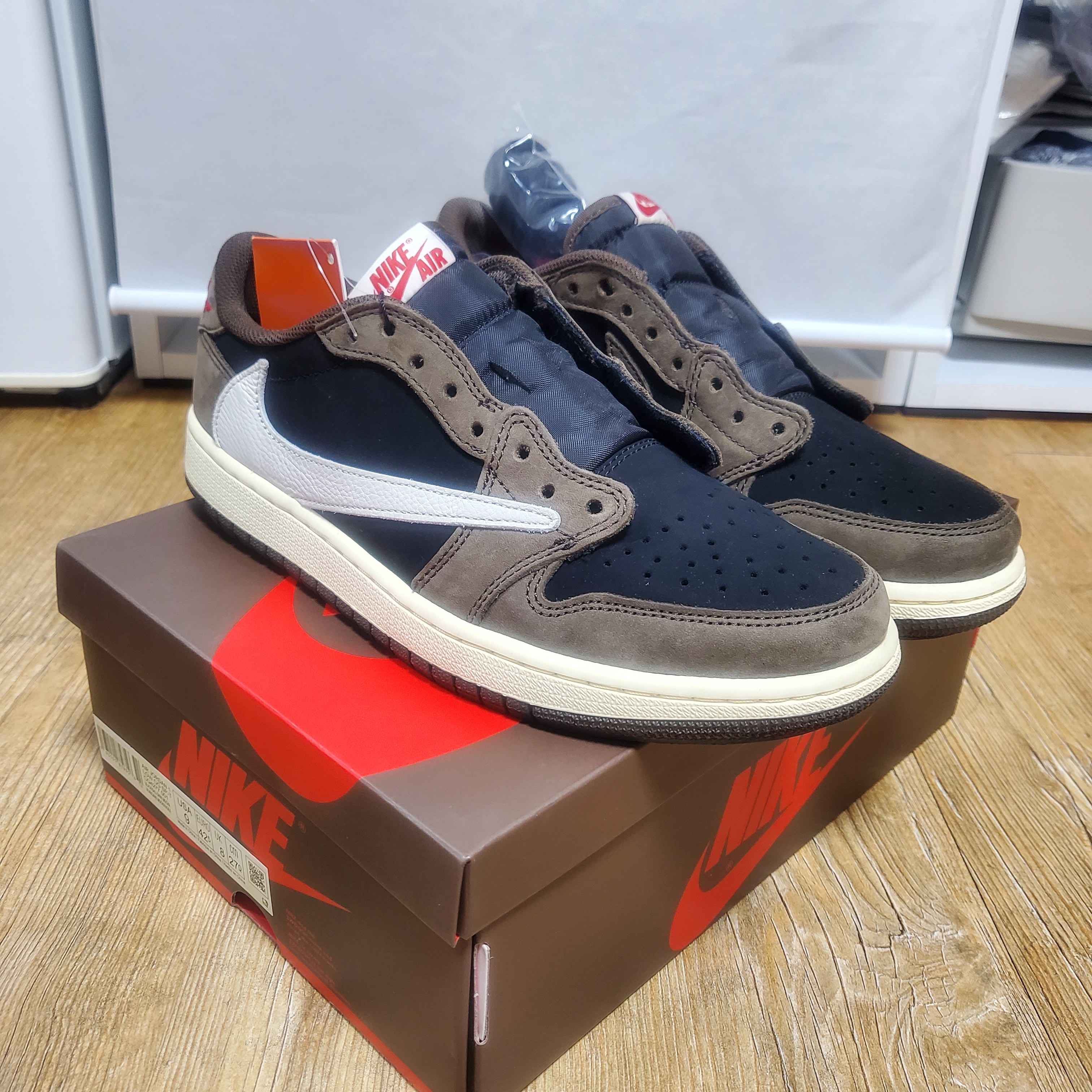 Jordan 1 x Travis Scott Retro Low OG SP Mocha 착용 스타일 - 2