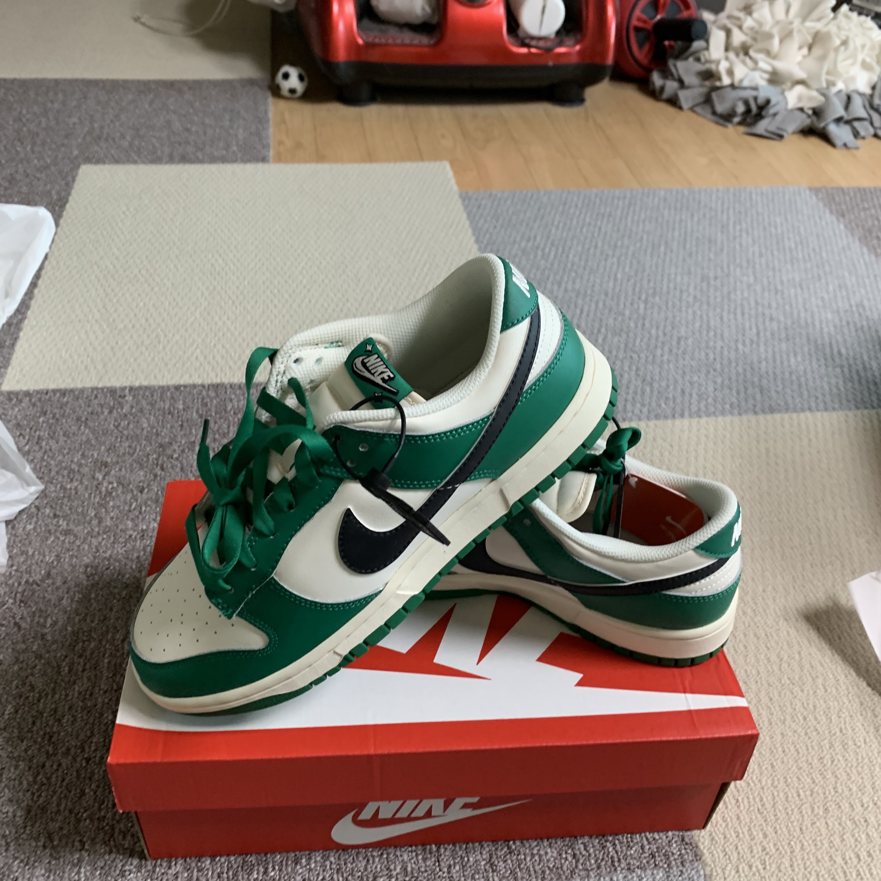 Nike Dunk Low Retro SE Jackpot Malachite 착용 스타일 - 2