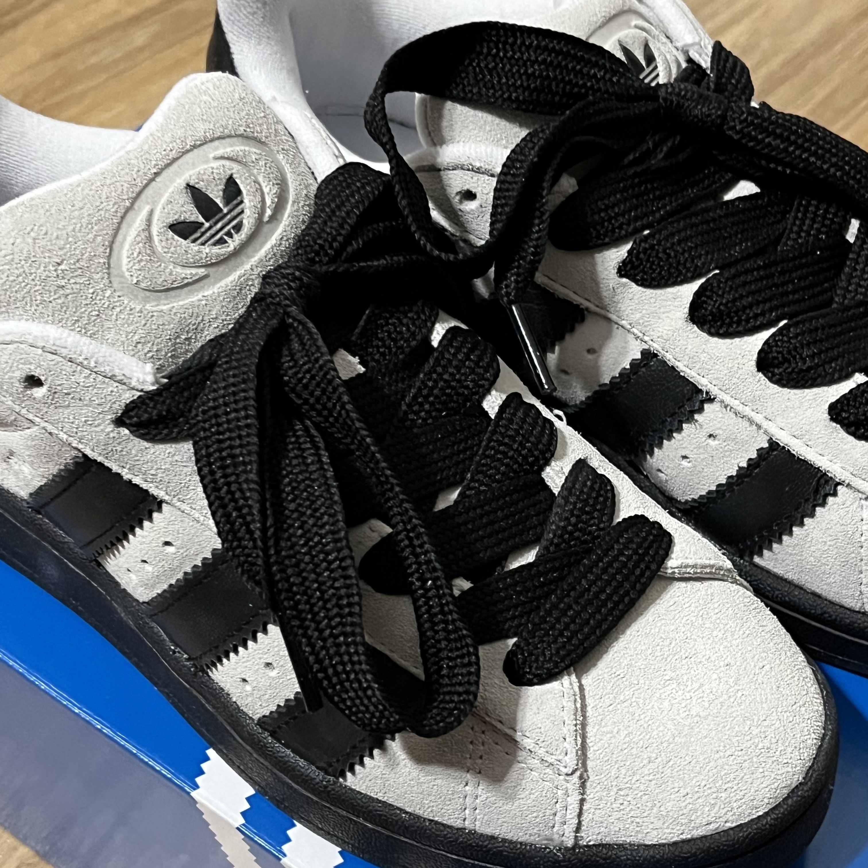 Adidas Campus 00s Cloud White Core Black 착용 스타일 - 1