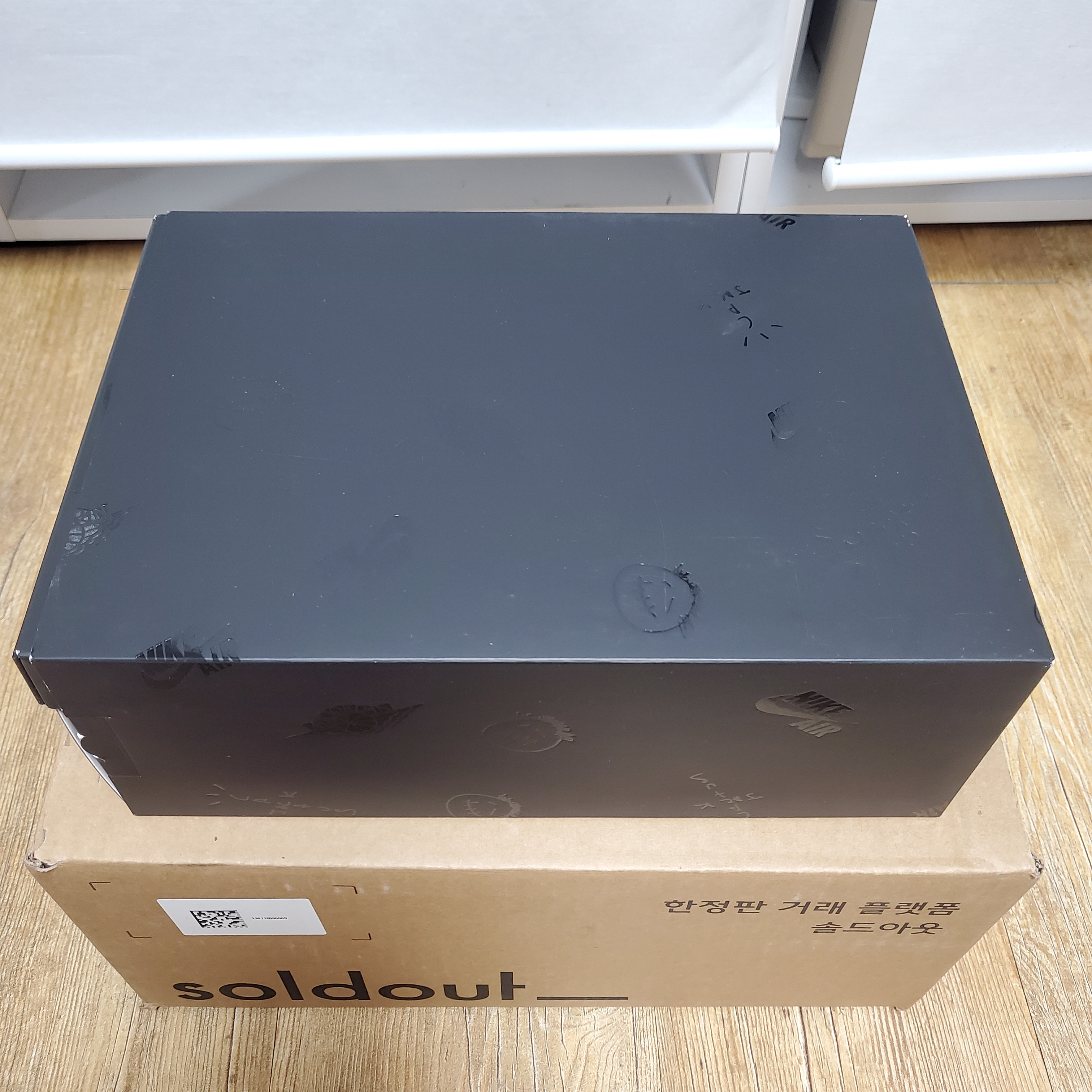 Jordan 1 x Travis Scott Retro Low OG SP Black Phantom 착용 스타일 - 1