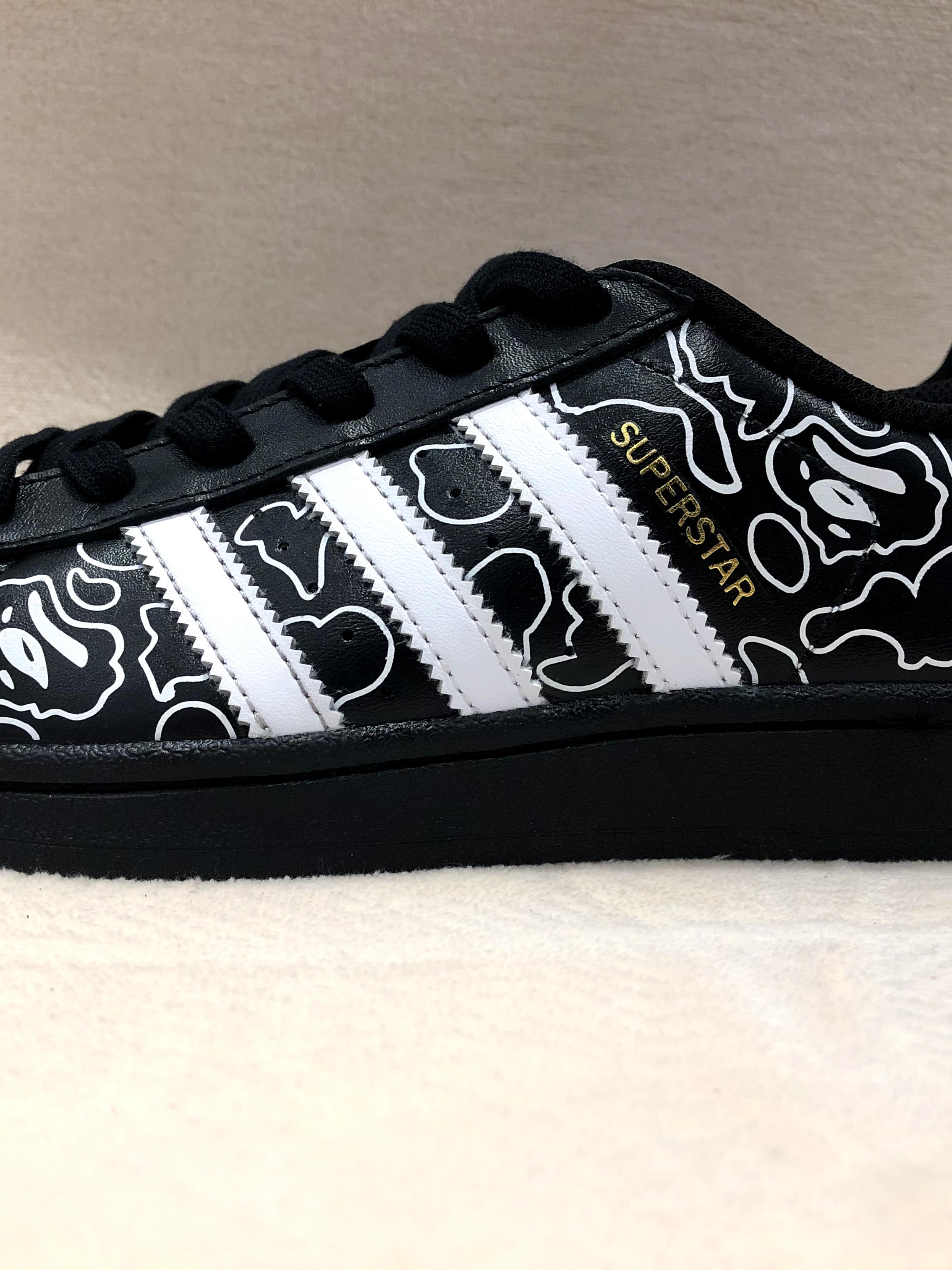 Adidas Superstar Core Black White, Adidas Superstar 82 Black White 착용 스타일 - 3