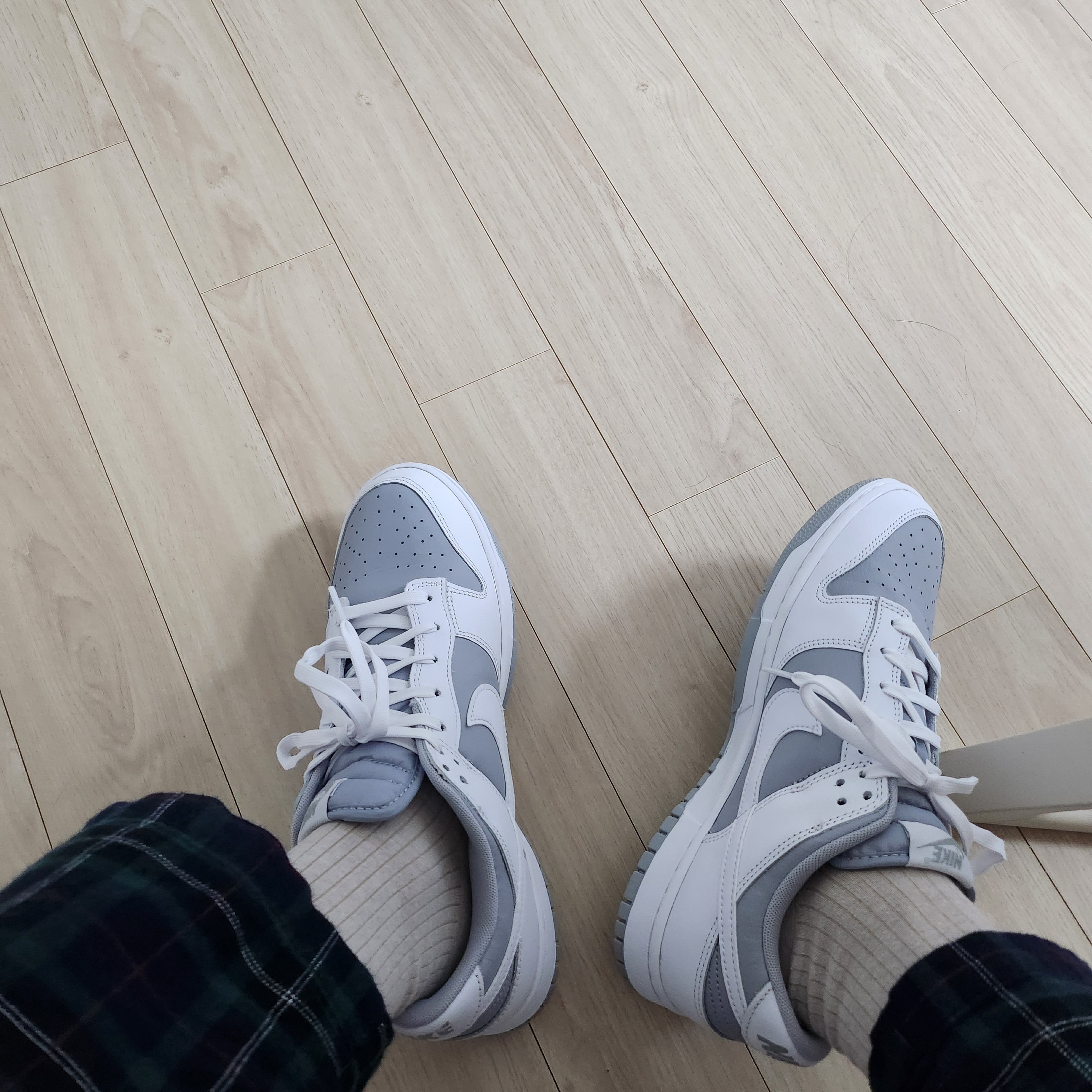 Nike Dunk Low Retro White Neutral Grey 착용 스타일