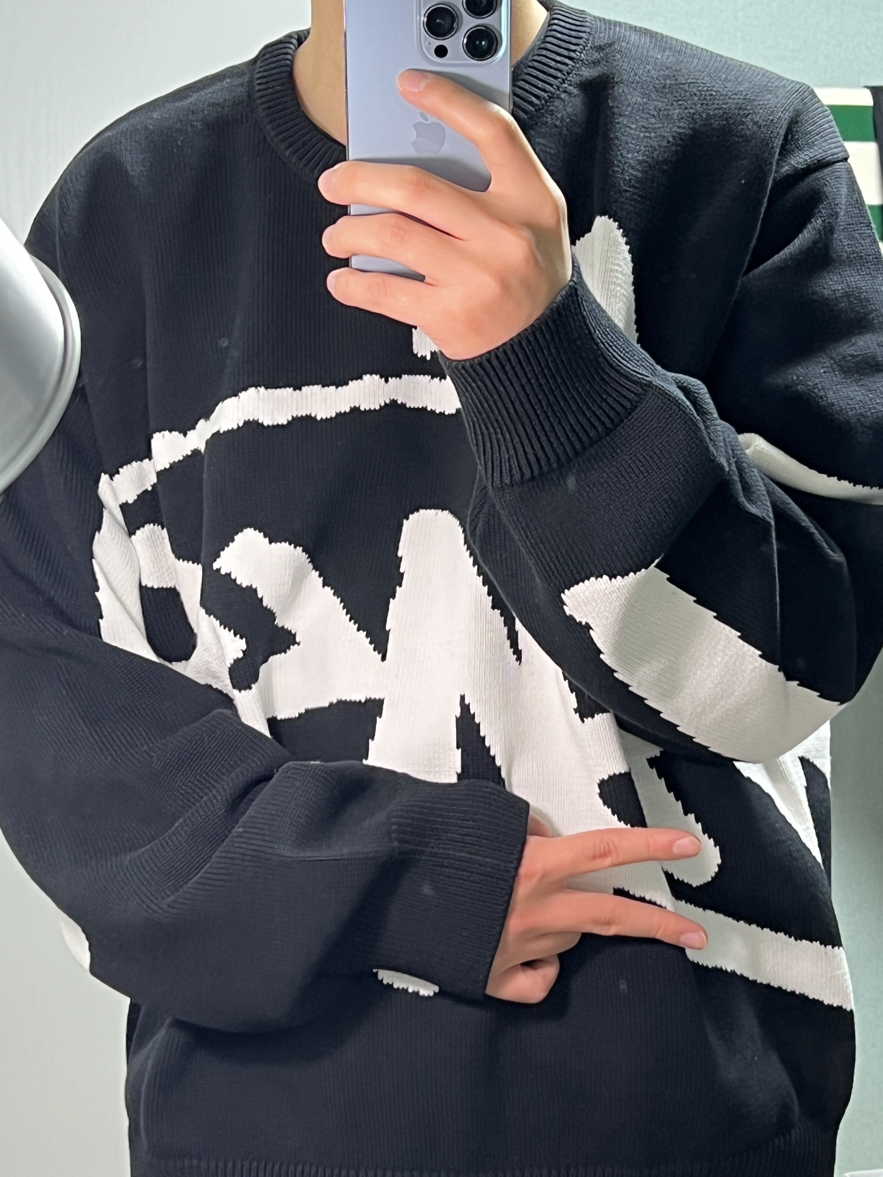 Stussy Stock Sweater Black 착용 스타일 - 1