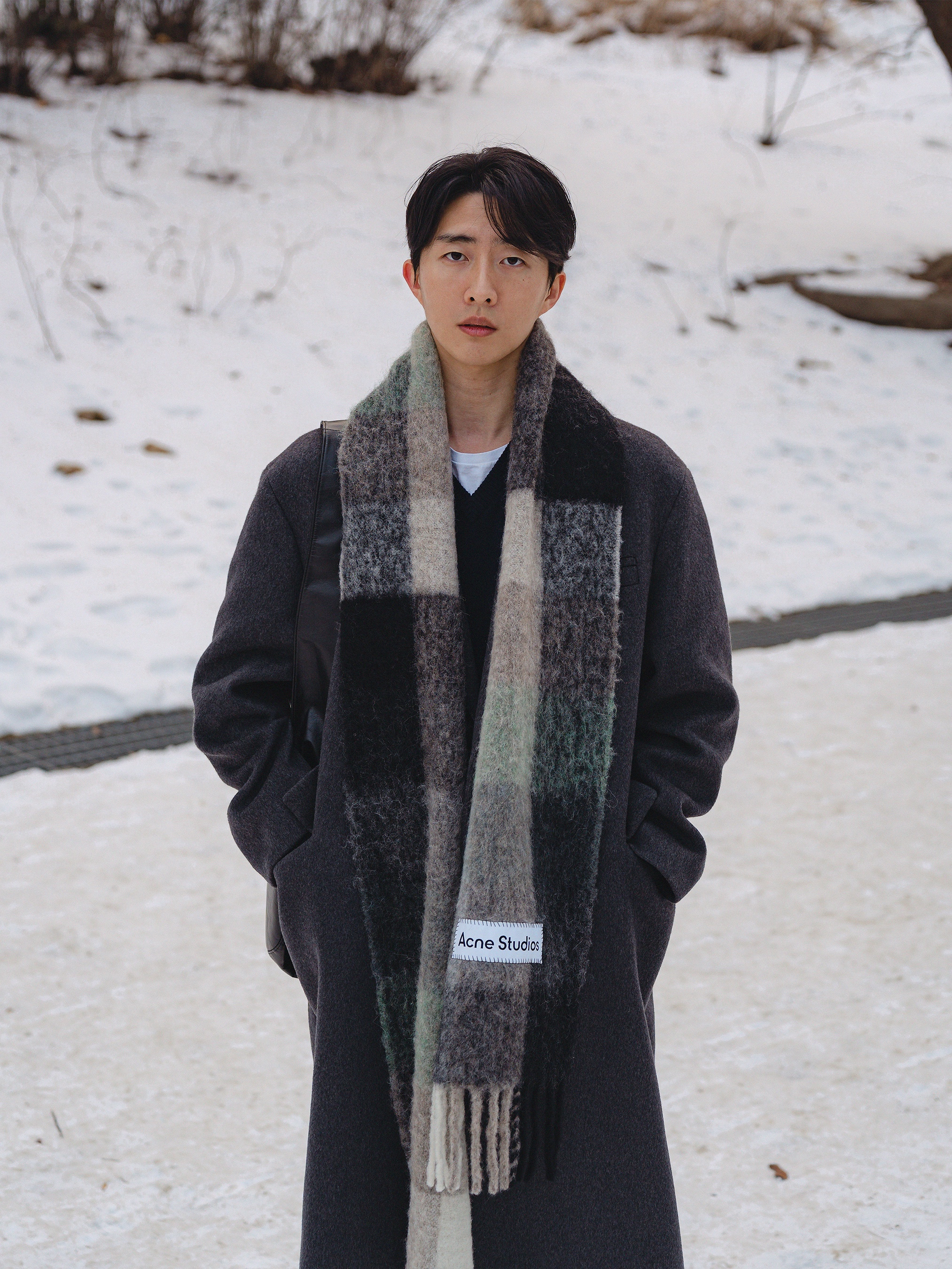 Acne Studios Mohair Check Muffler Grey Green Black, New Balance 992 Made in USA Grey - D Standard 착용 스타일 - 2