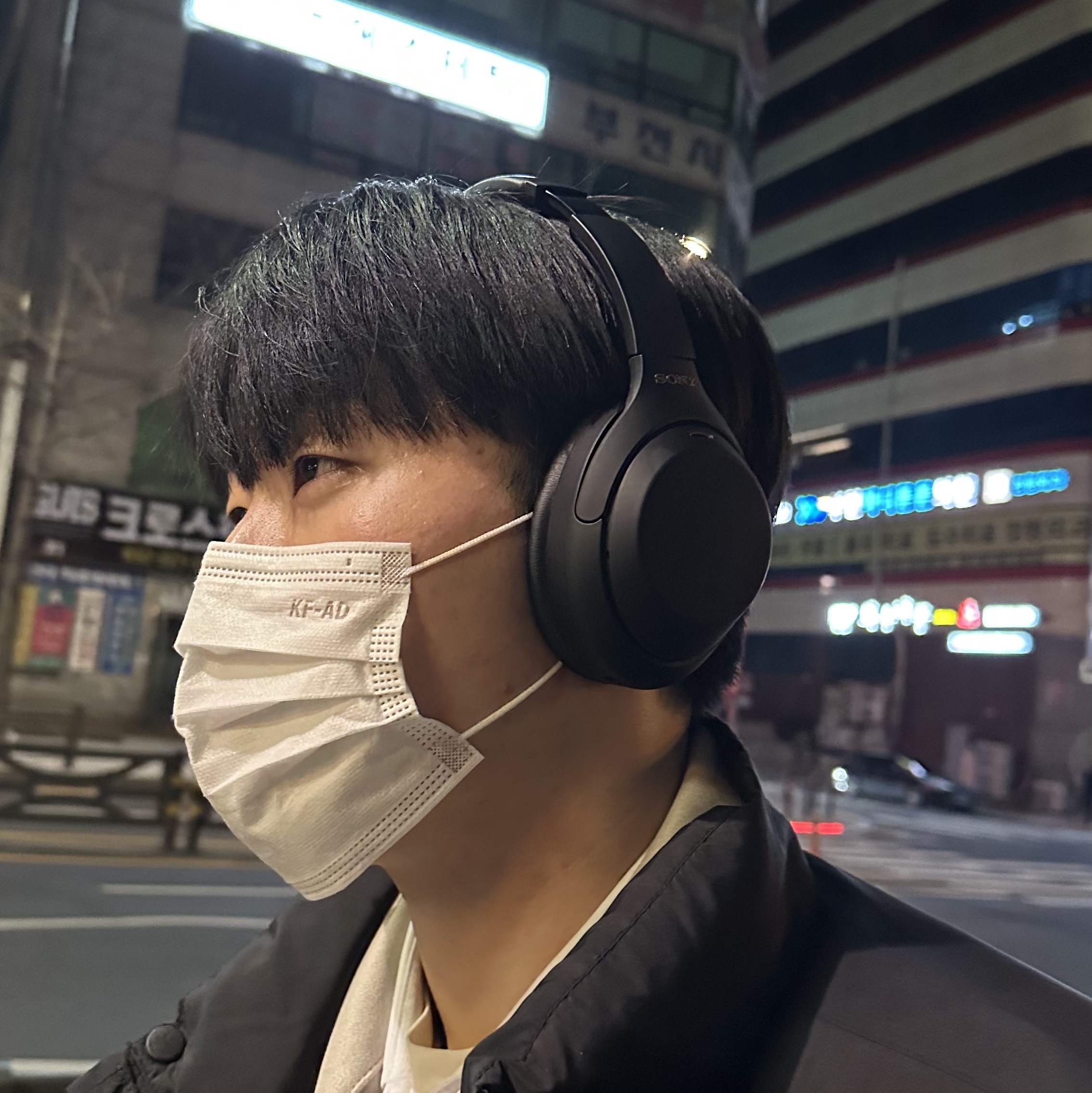 Sony WH-1000XM4 Black (Korean Ver.) 착용 스타일 - 2