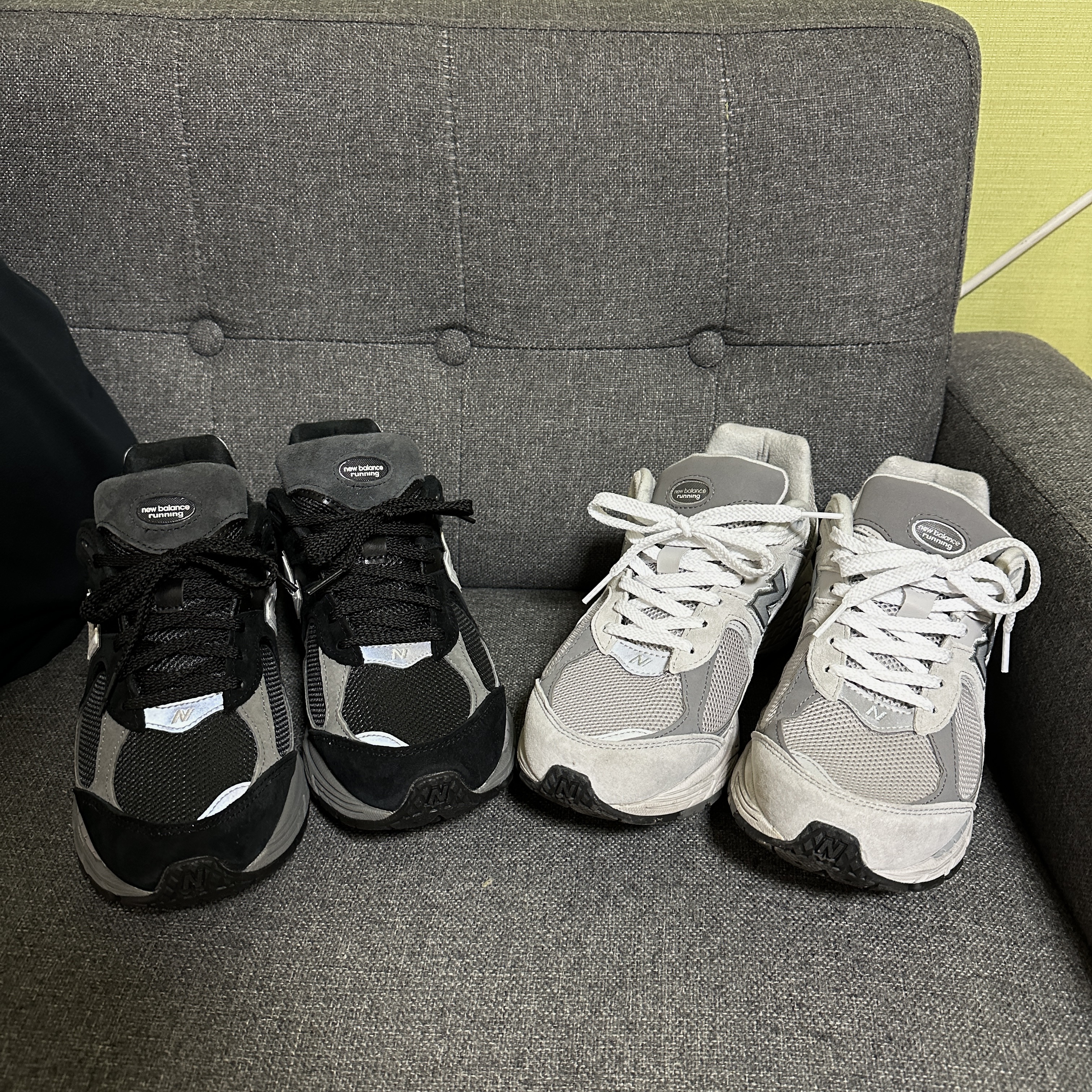 New Balance 2002R Grey, New Balance 2002R Black Dark Grey - JD Sports Exclusive 착용 스타일 - 1