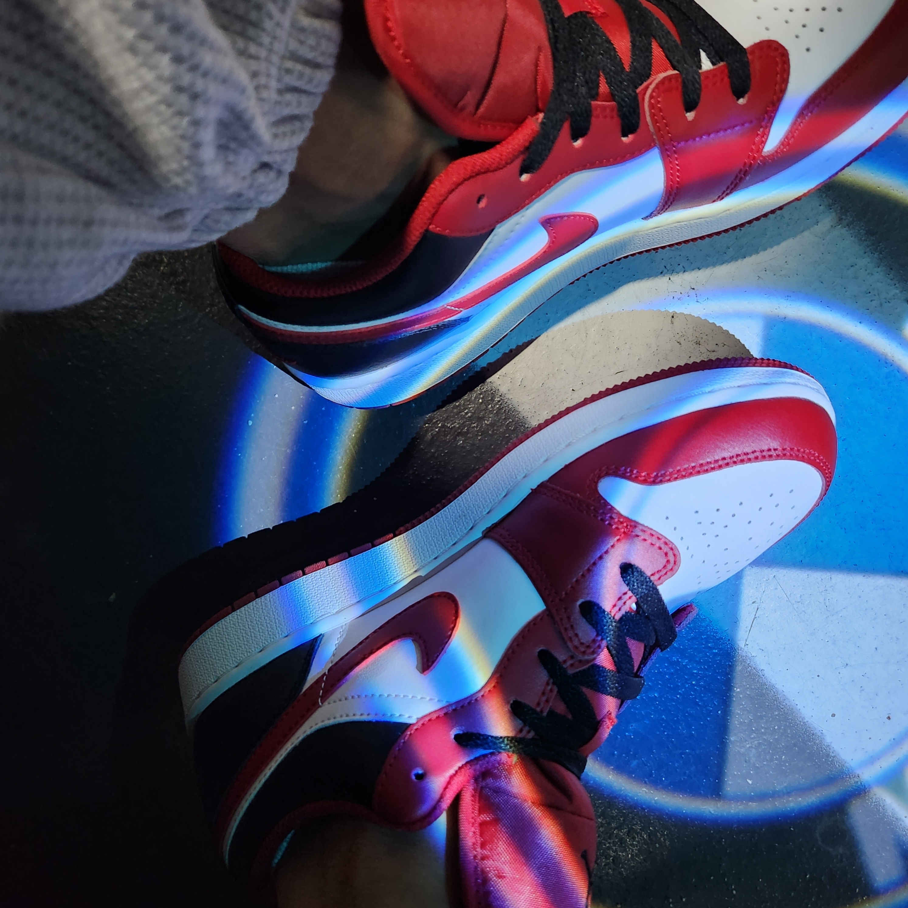 (GS) Jordan 1 Low White Gym Red Black 착용 스타일