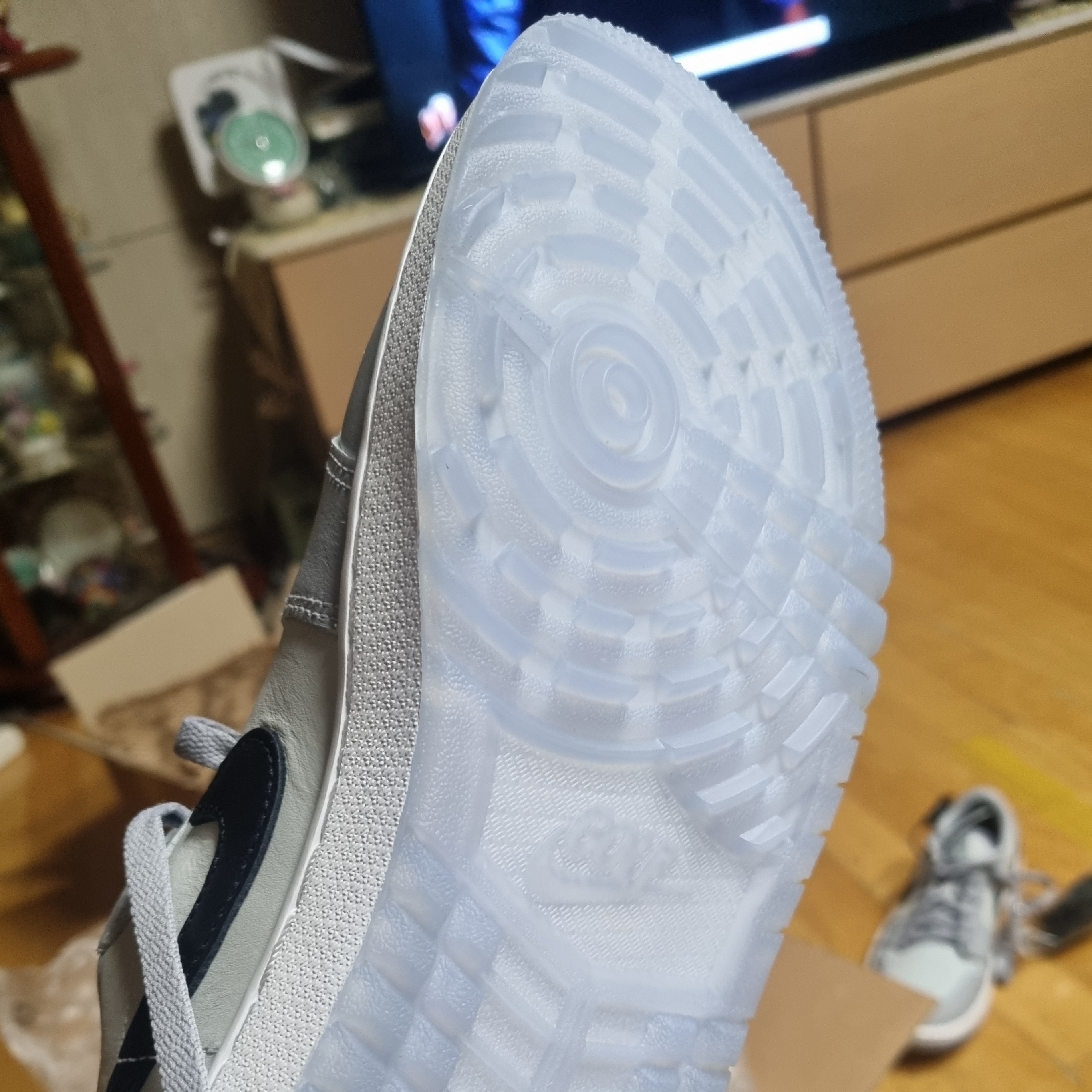 Jordan 1 Low Golf Wolf Grey 착용 스타일 - 2