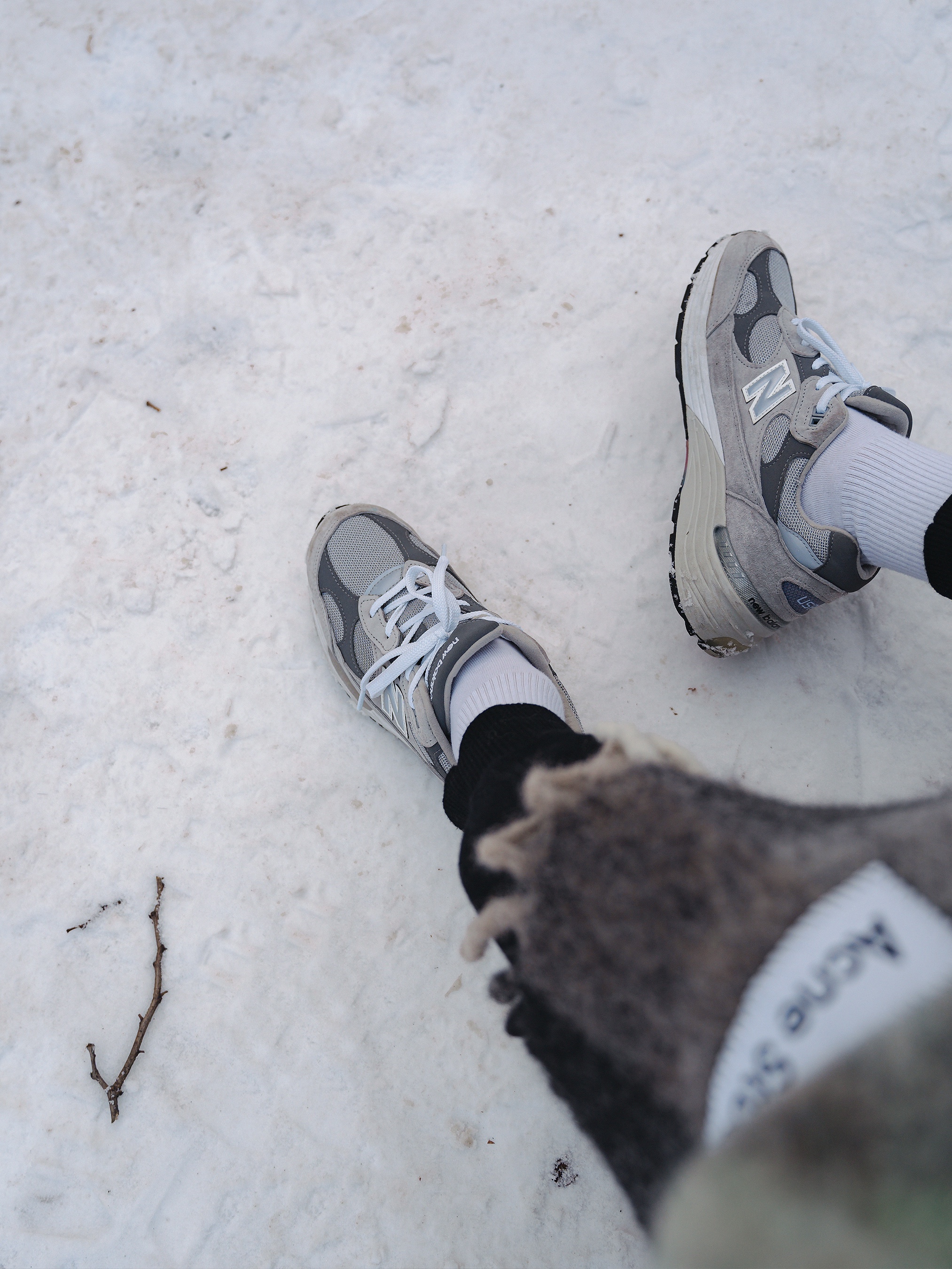 Acne Studios Mohair Check Muffler Grey Green Black, New Balance 992 Made in USA Grey - D Standard 착용 스타일 - 3