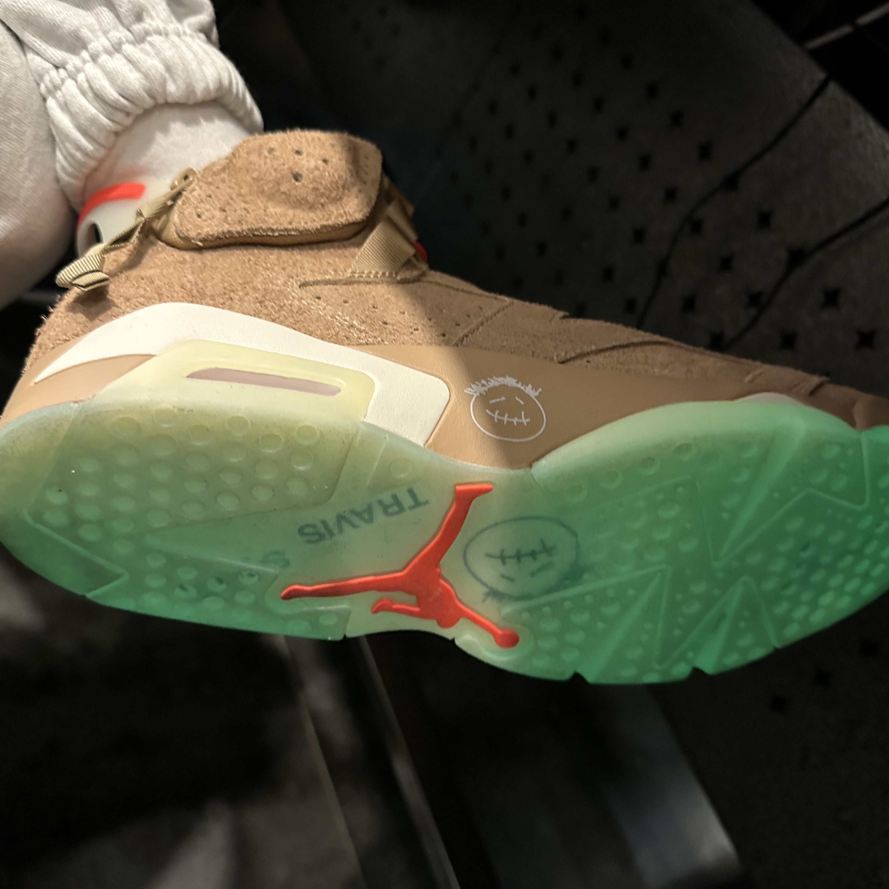 Jordan 6 x Travis Scott Retro SP British Khaki 착용 스타일 - 3