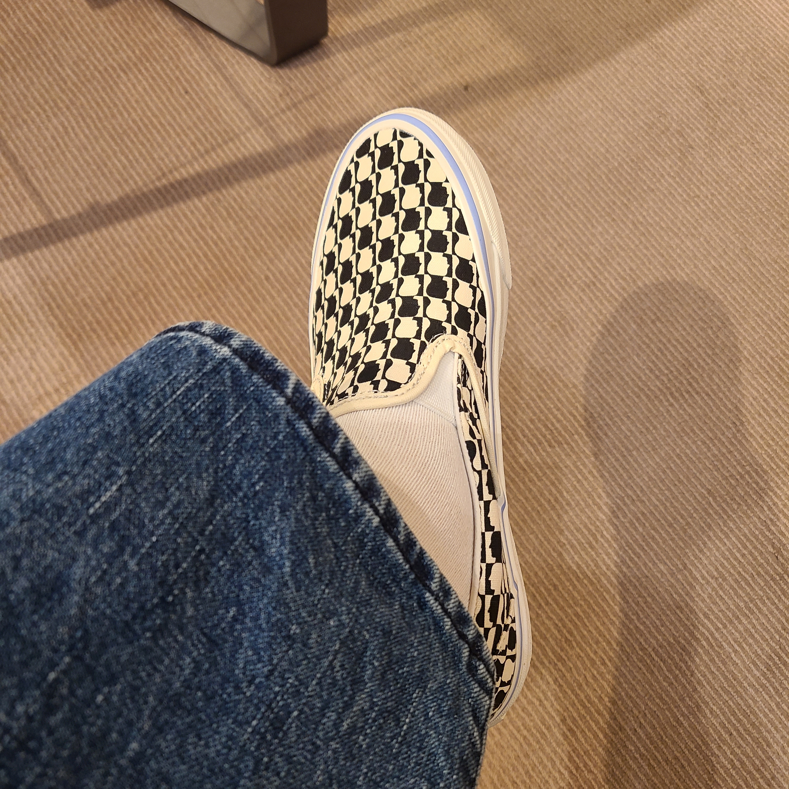 Vans Vault x Brain Dead OG Slip-On LX Black White 착용 스타일 - 1