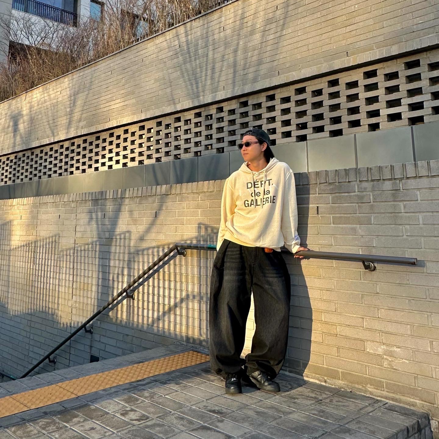 Gallery Dept. x Lanvin Faded Effect Hoodie Ivory, Nike x Supreme Air Force 1 Low Black 착용 스타일