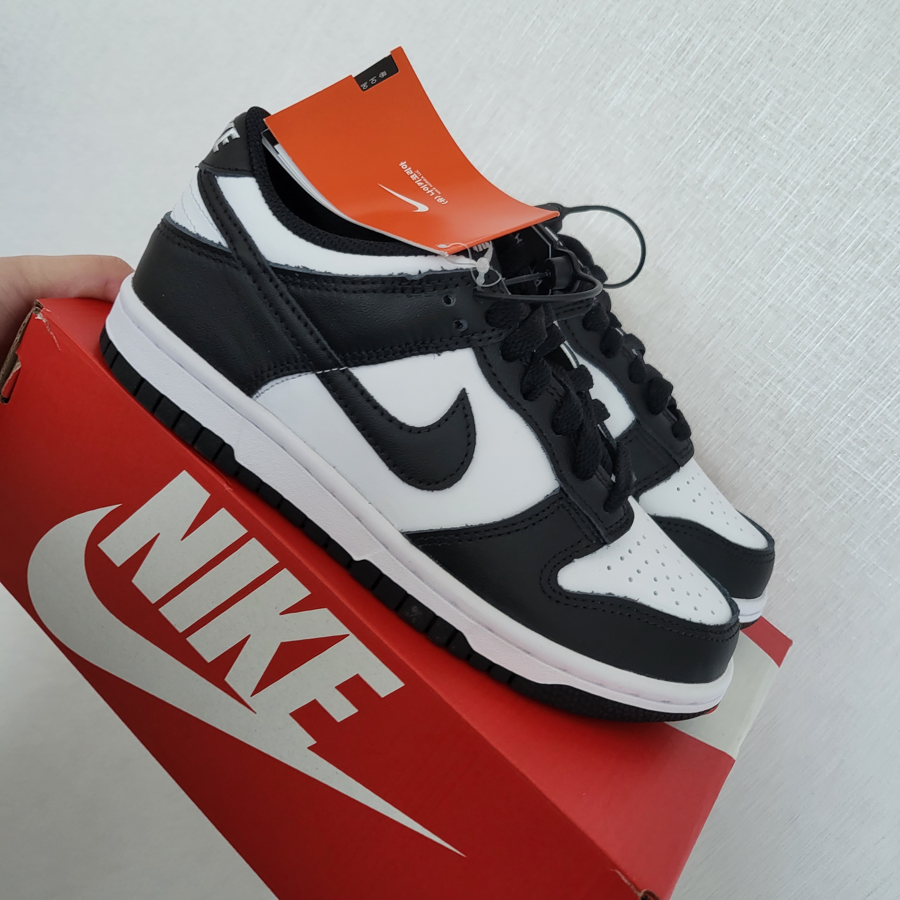 (GS) Nike Dunk Low Black 착용 스타일 - 1