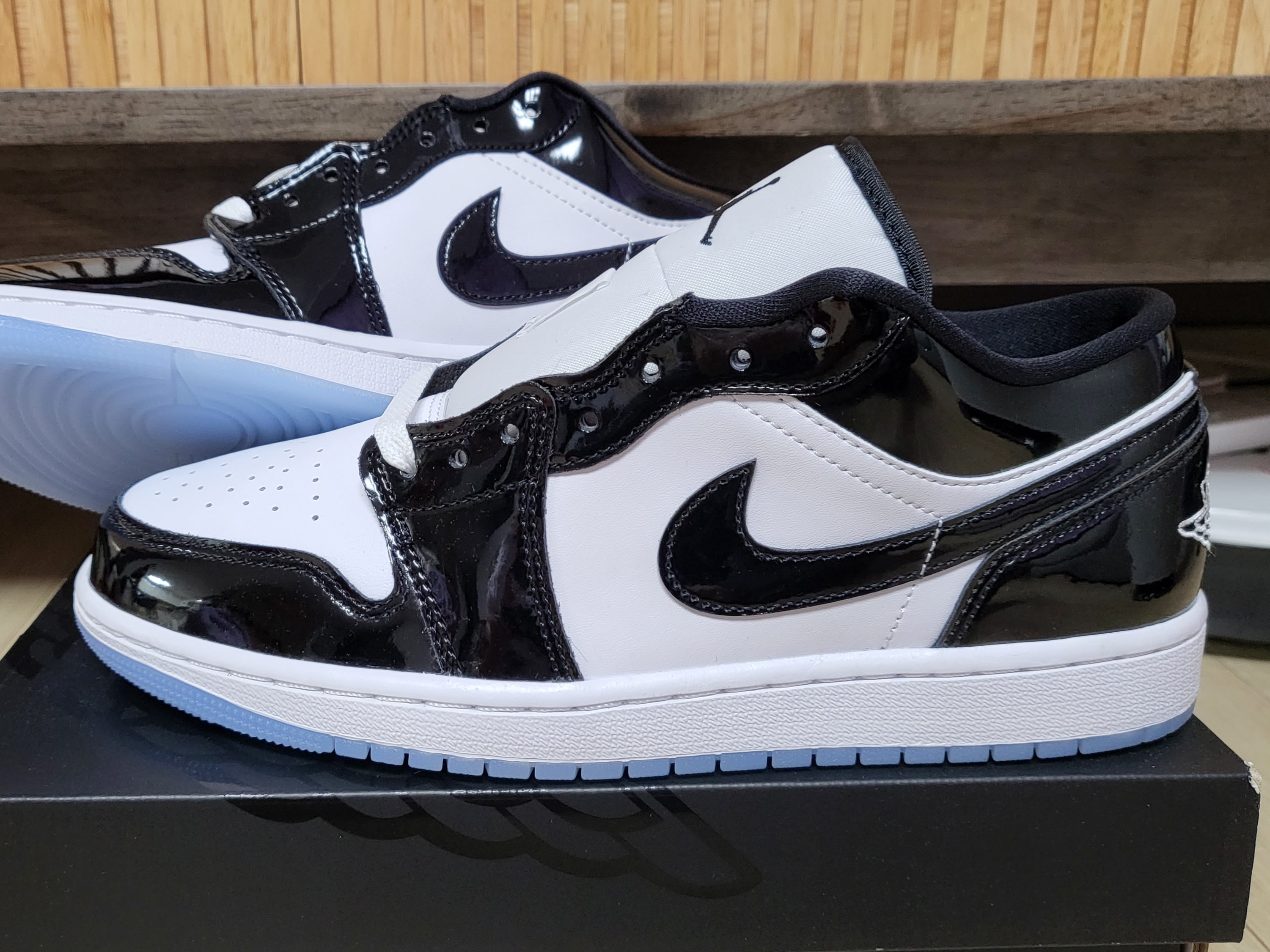 Jordan 1 Low SE Concord 착용 스타일 - 1
