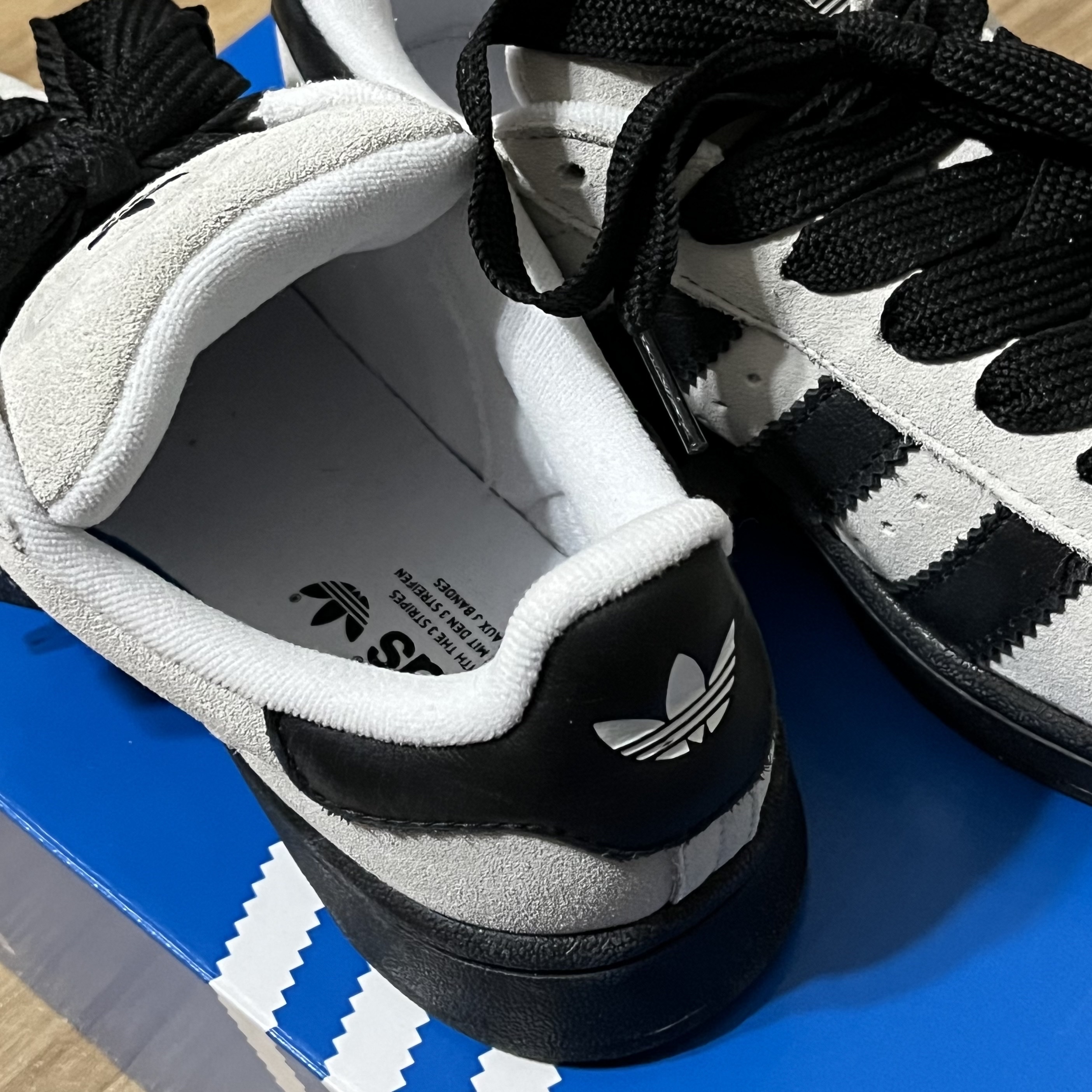 Adidas Campus 00s Cloud White Core Black 착용 스타일 - 2