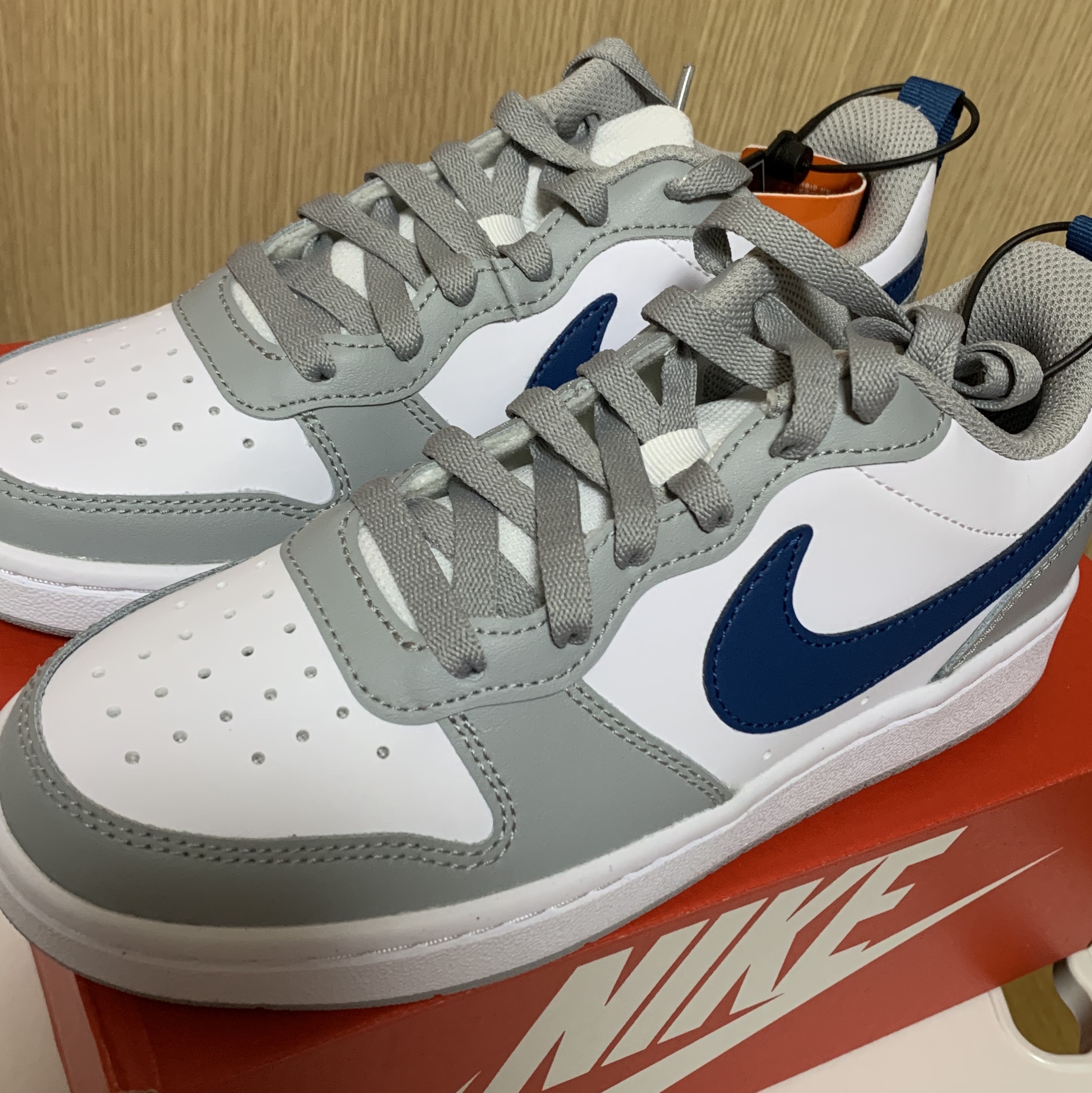 (GS) Nike Court Borough Low 2 Light Smoke Grey 착용 스타일 - 2