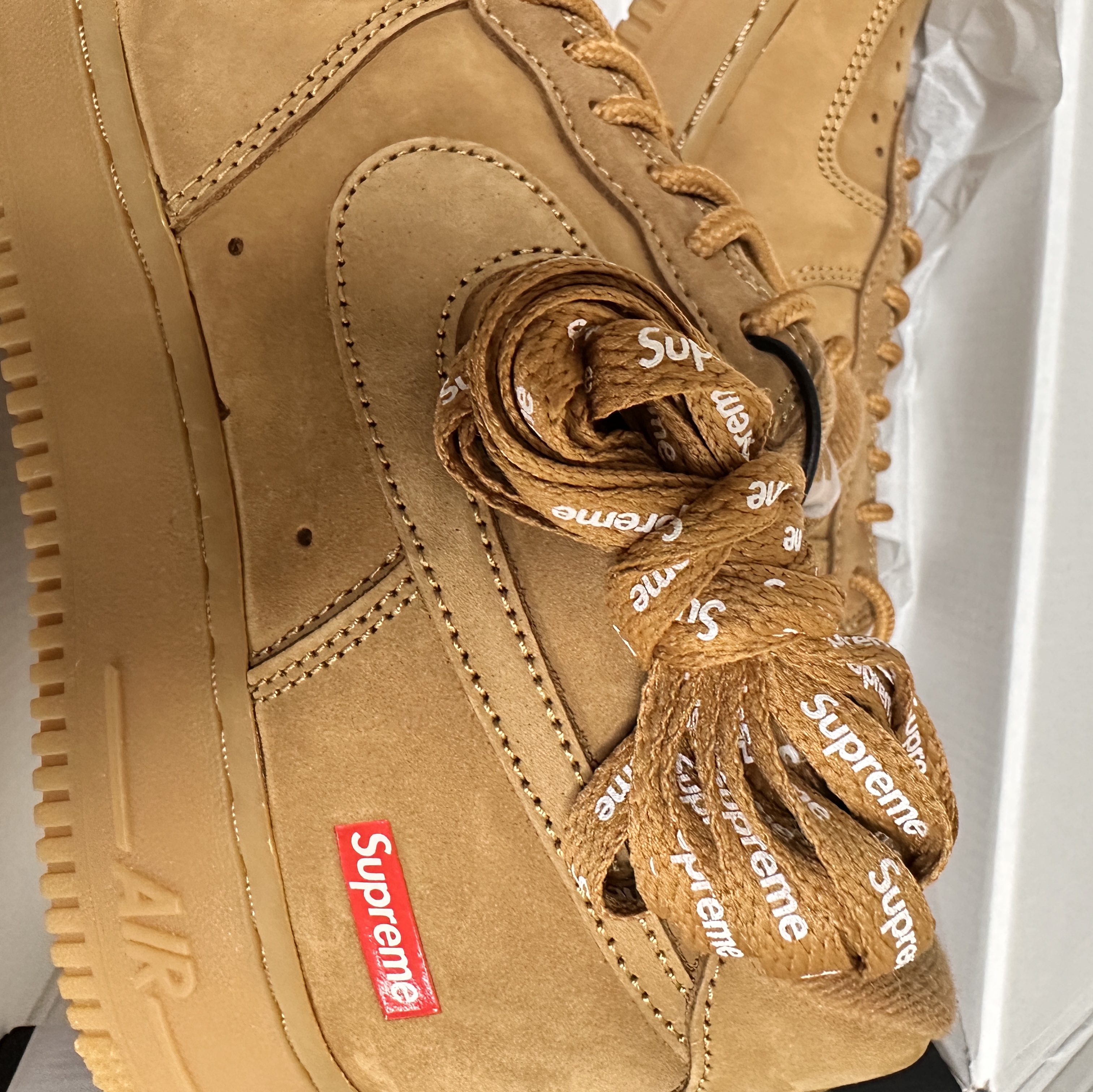 Nike x Supreme Air Force 1 Low Flax 착용 스타일