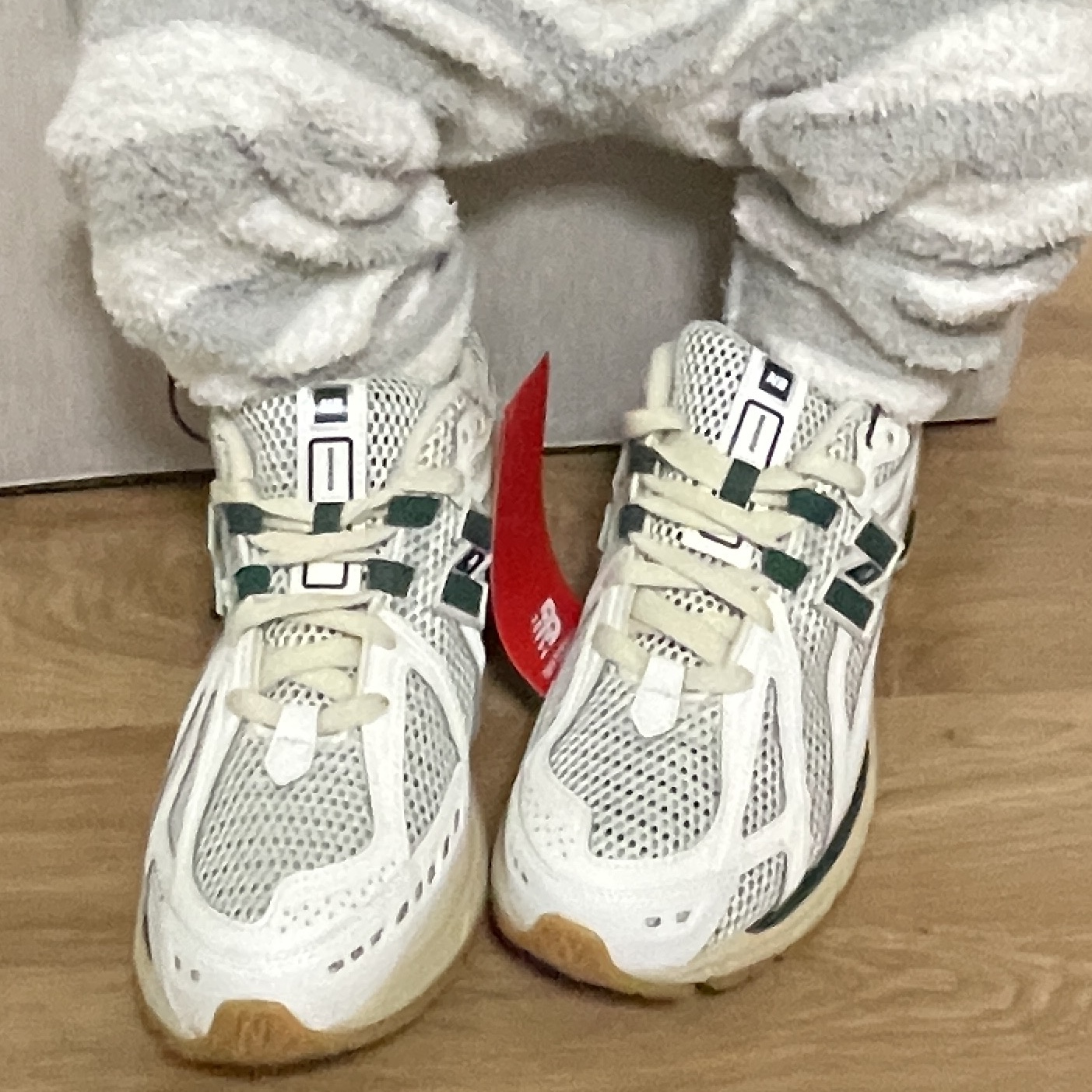 New Balance 1906R Silver Green 착용 스타일 - 2