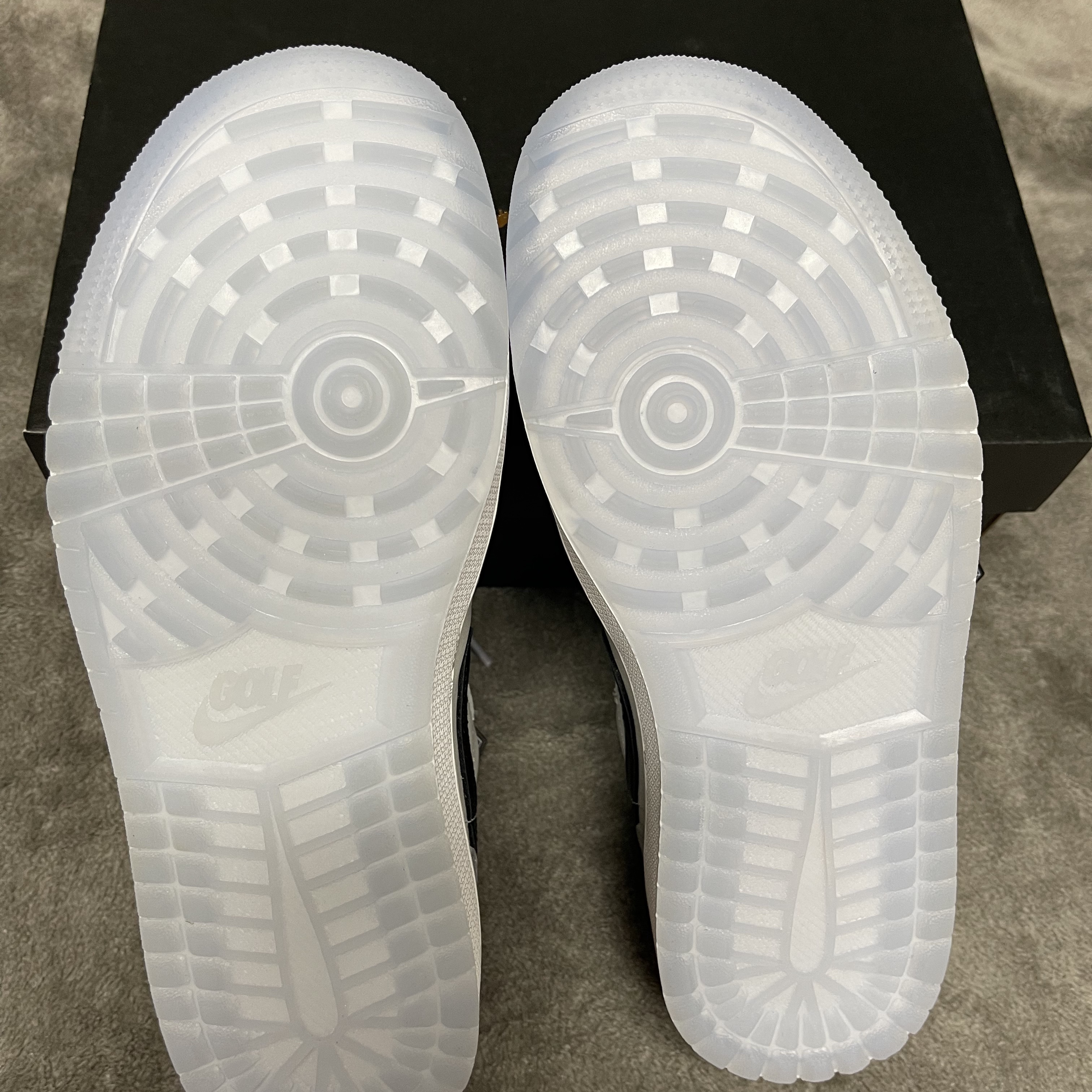 Jordan 1 Low Golf Wolf Grey 착용 스타일 - 3
