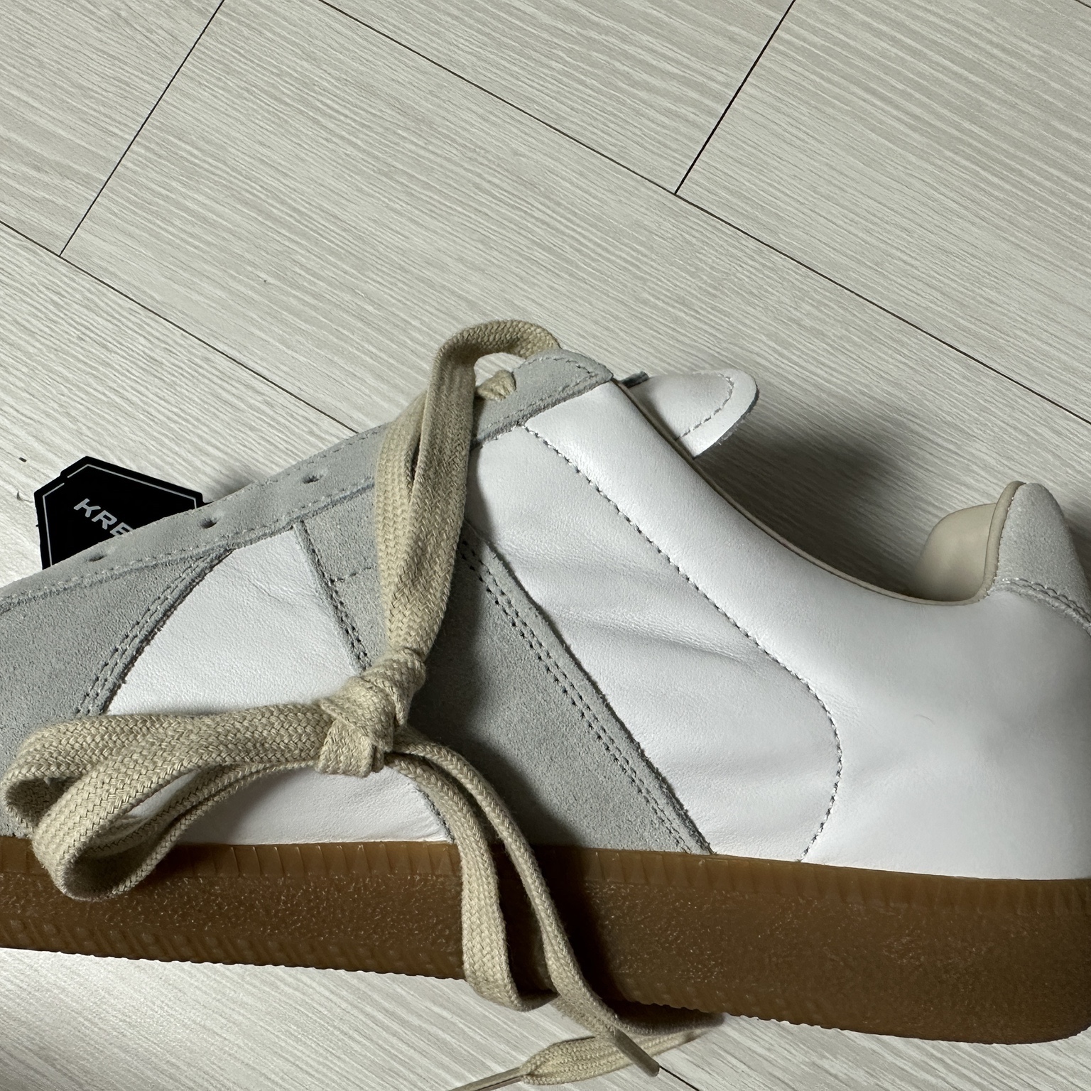 Maison Margiela Calfskin Replica Sneakers 착용 스타일