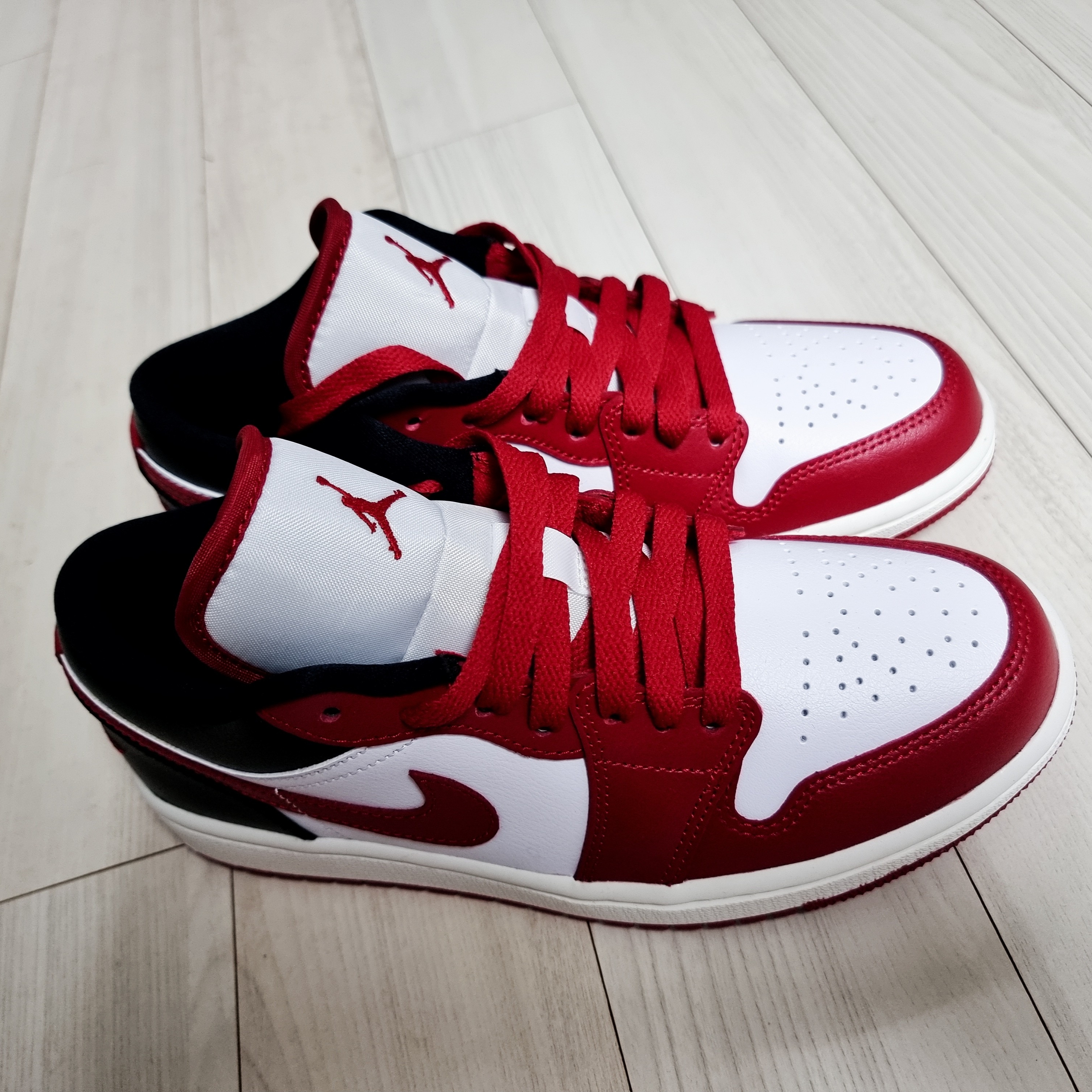 (W) Jordan 1 Low White Gym Red 착용 스타일