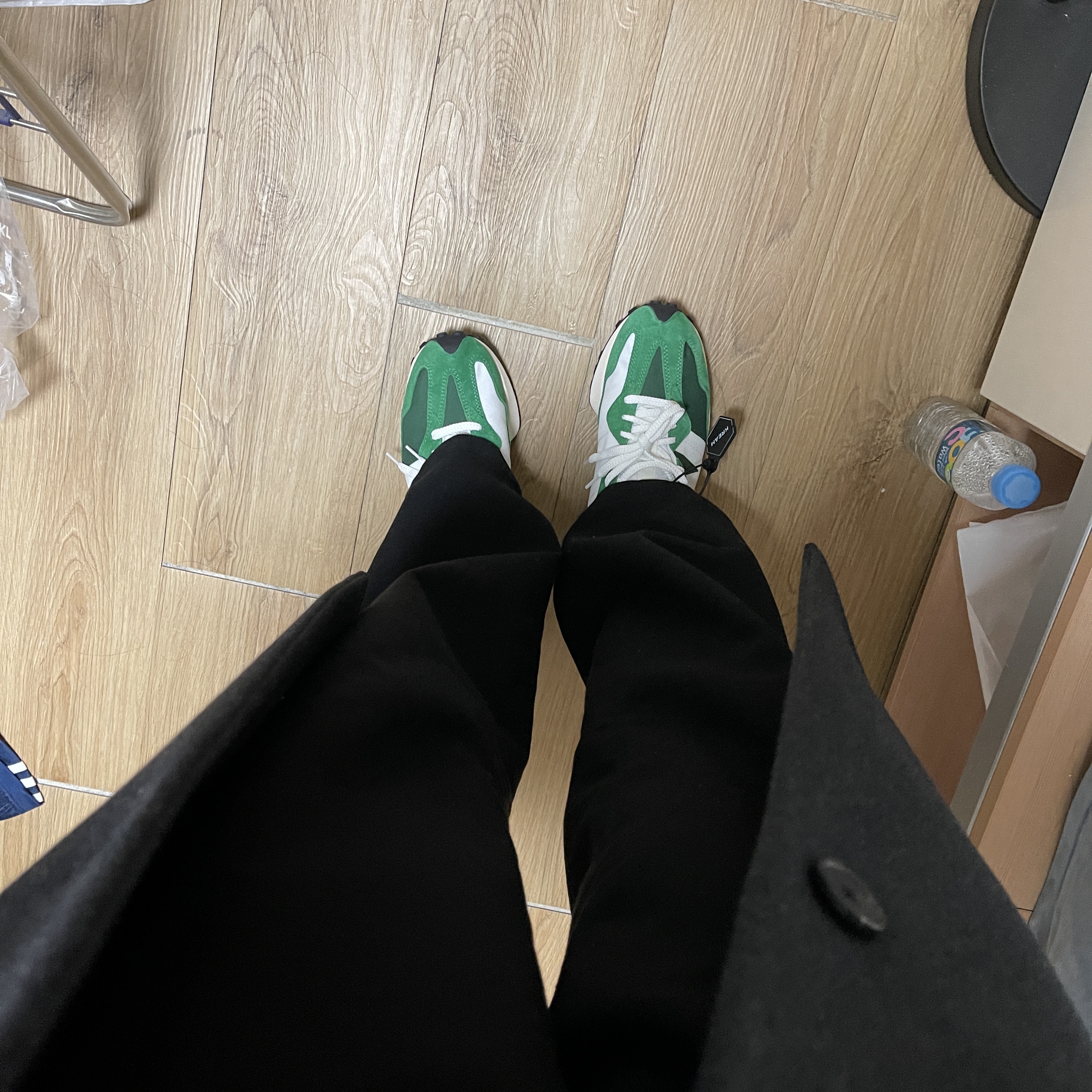 New Balance 327 Varsity Green 착용 스타일 - 1