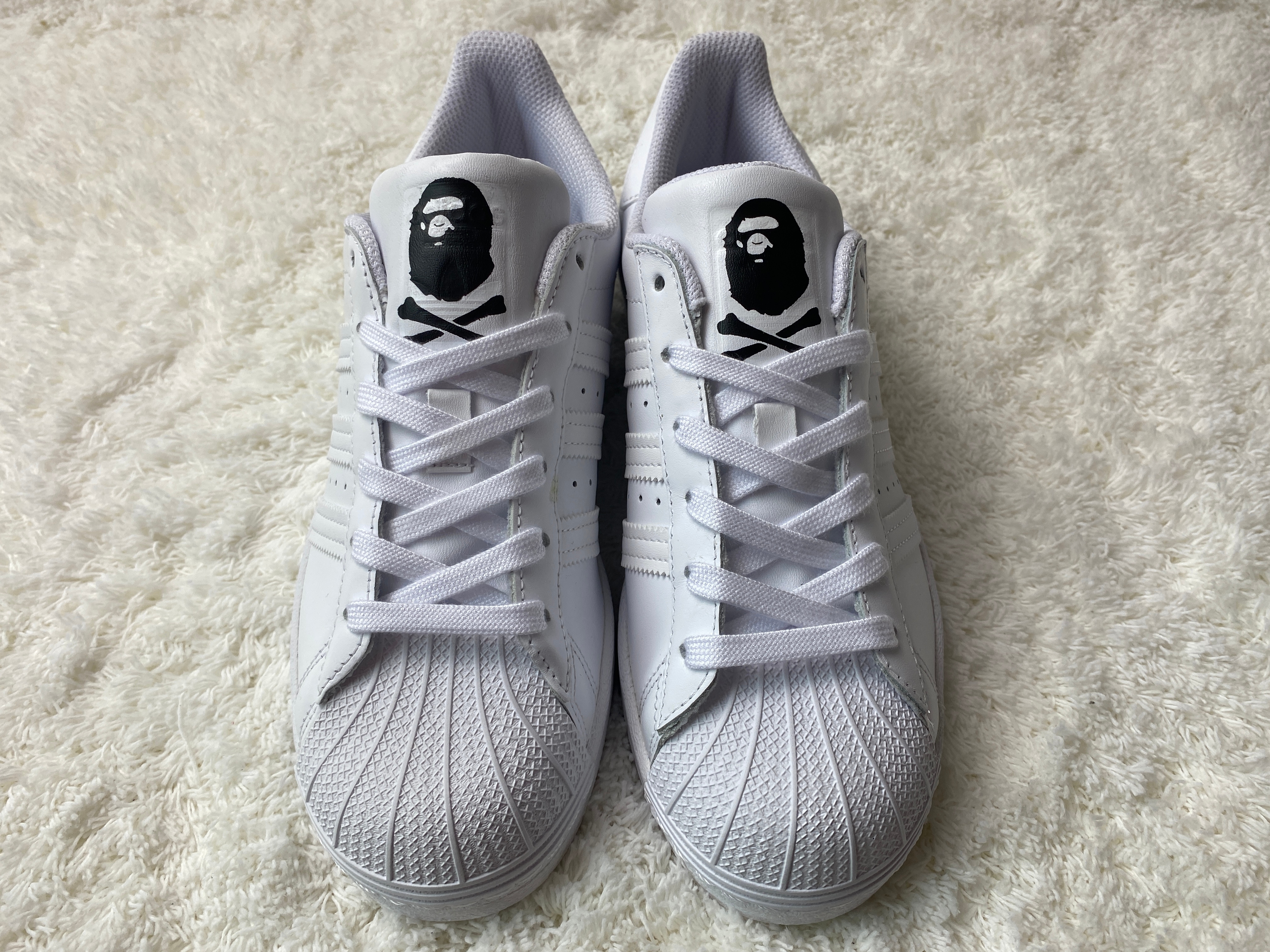 Adidas Superstar Triple White, Adidas Superstar Core Black White 착용 스타일 - 3