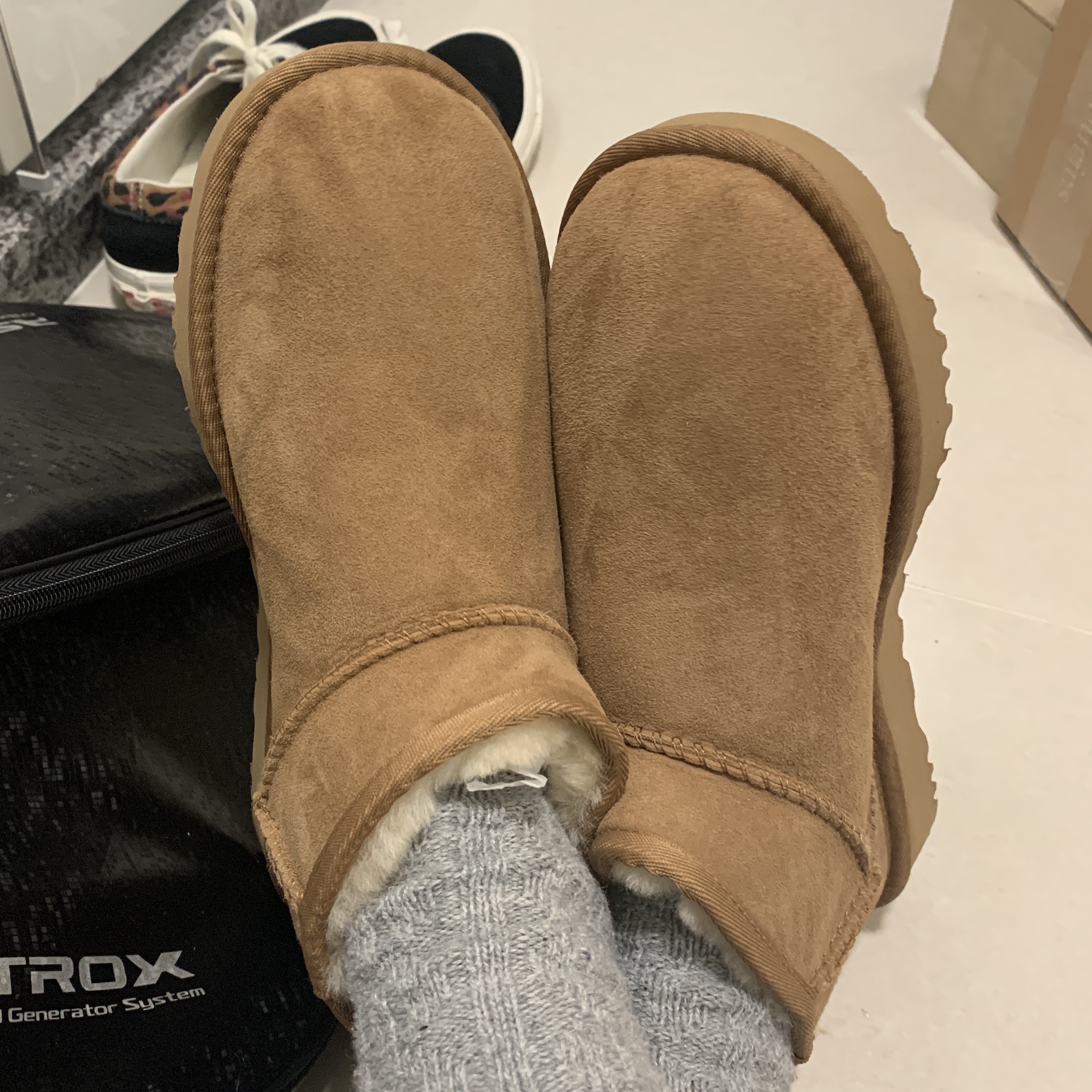 (W) UGG Classic Ultra Mini Boots Chestnut 착용 스타일
