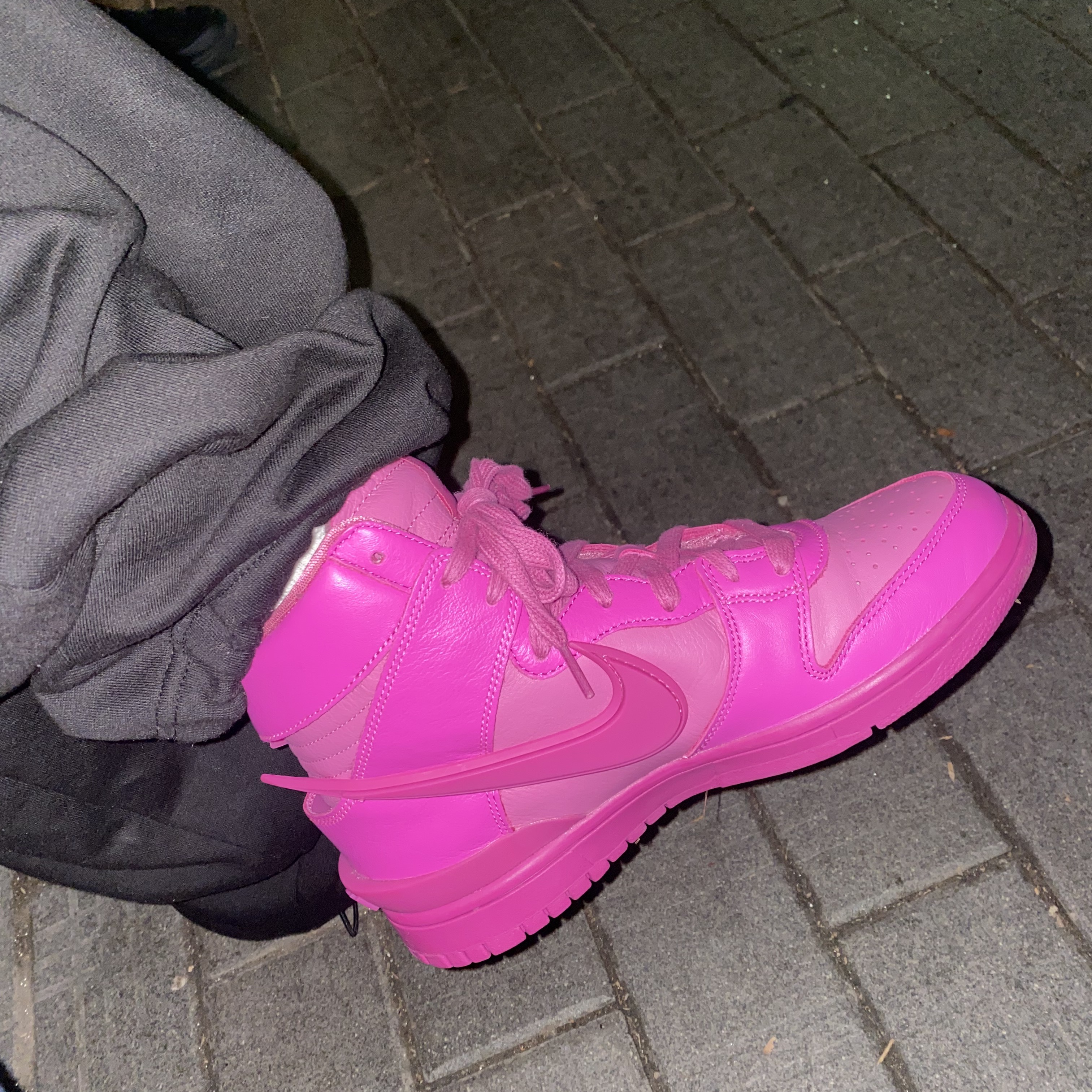 Nike x Ambush Dunk High Cosmic Fuchsia 착용 스타일 - 5